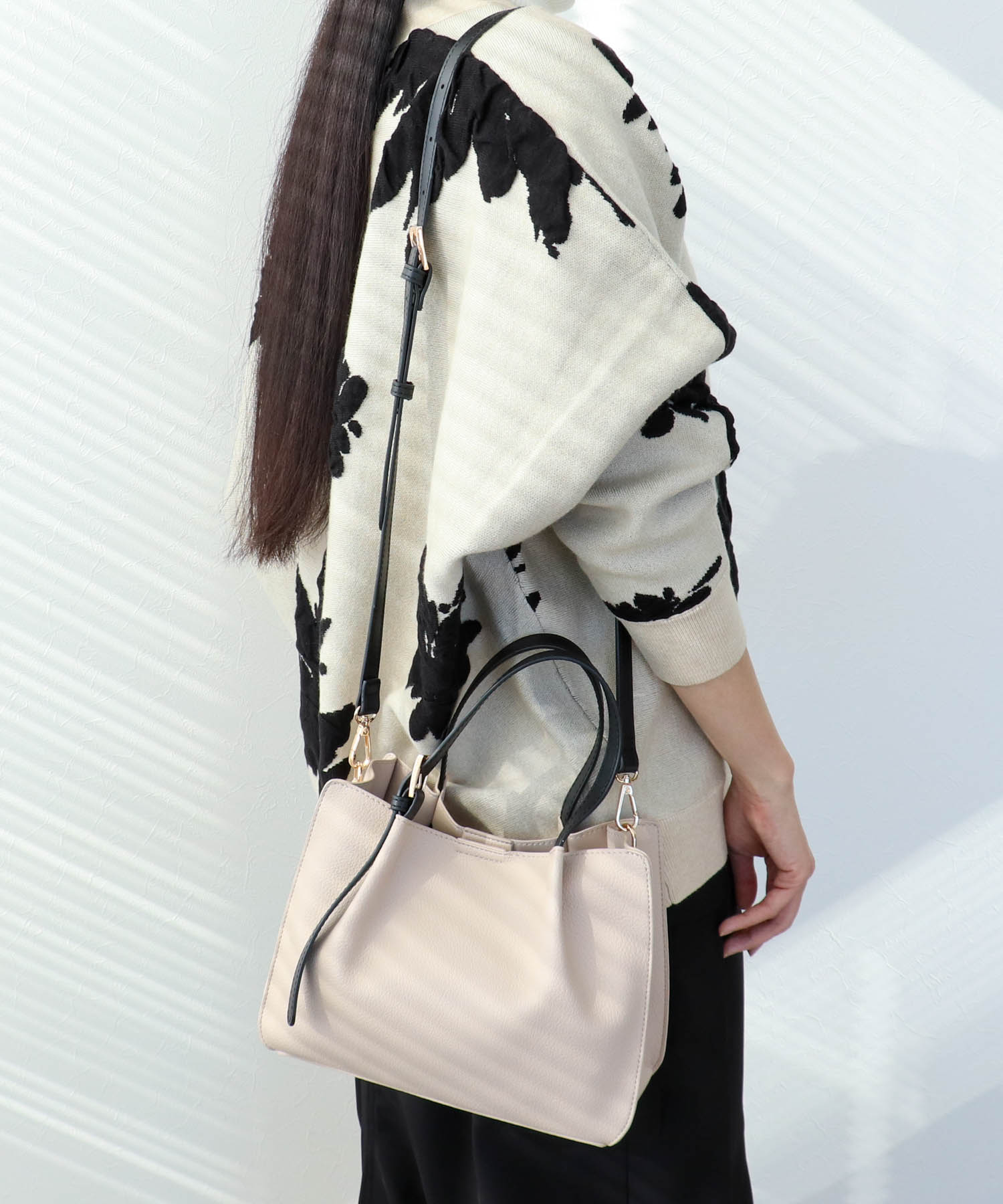 フェイクレザーショルダーバッグ付きスクエアトート