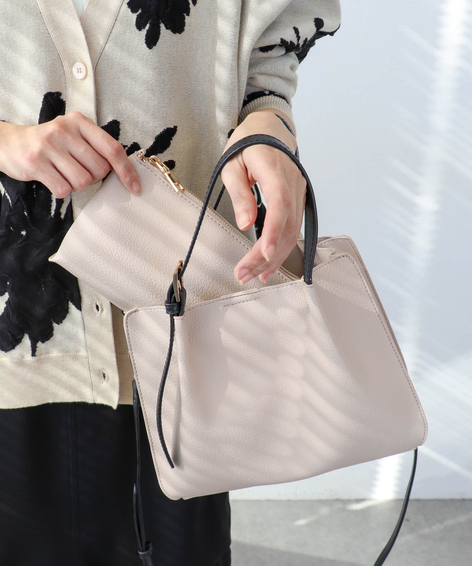 フェイクレザーショルダーバッグ付きスクエアトート