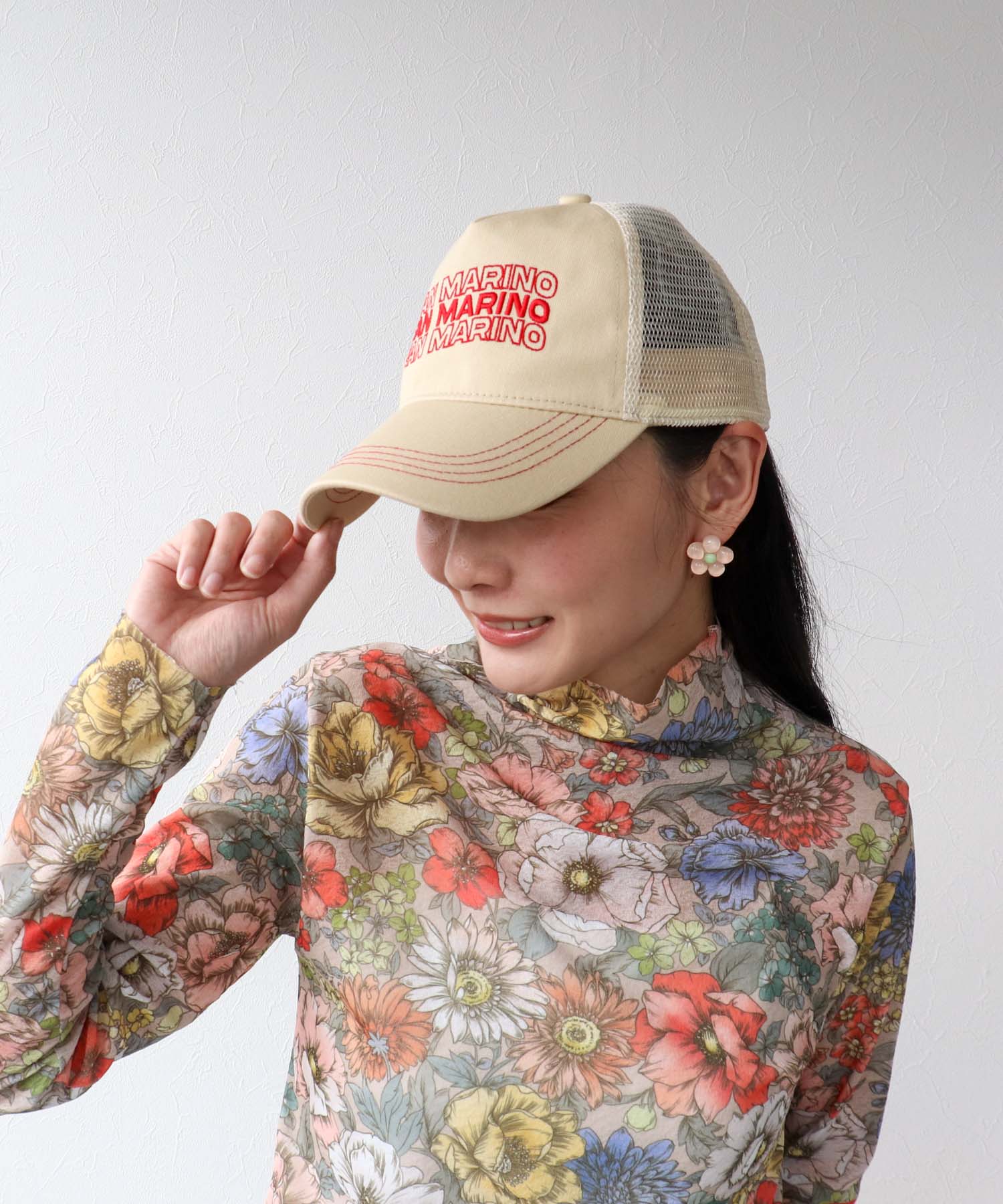 メッシュ刺繍キャップ