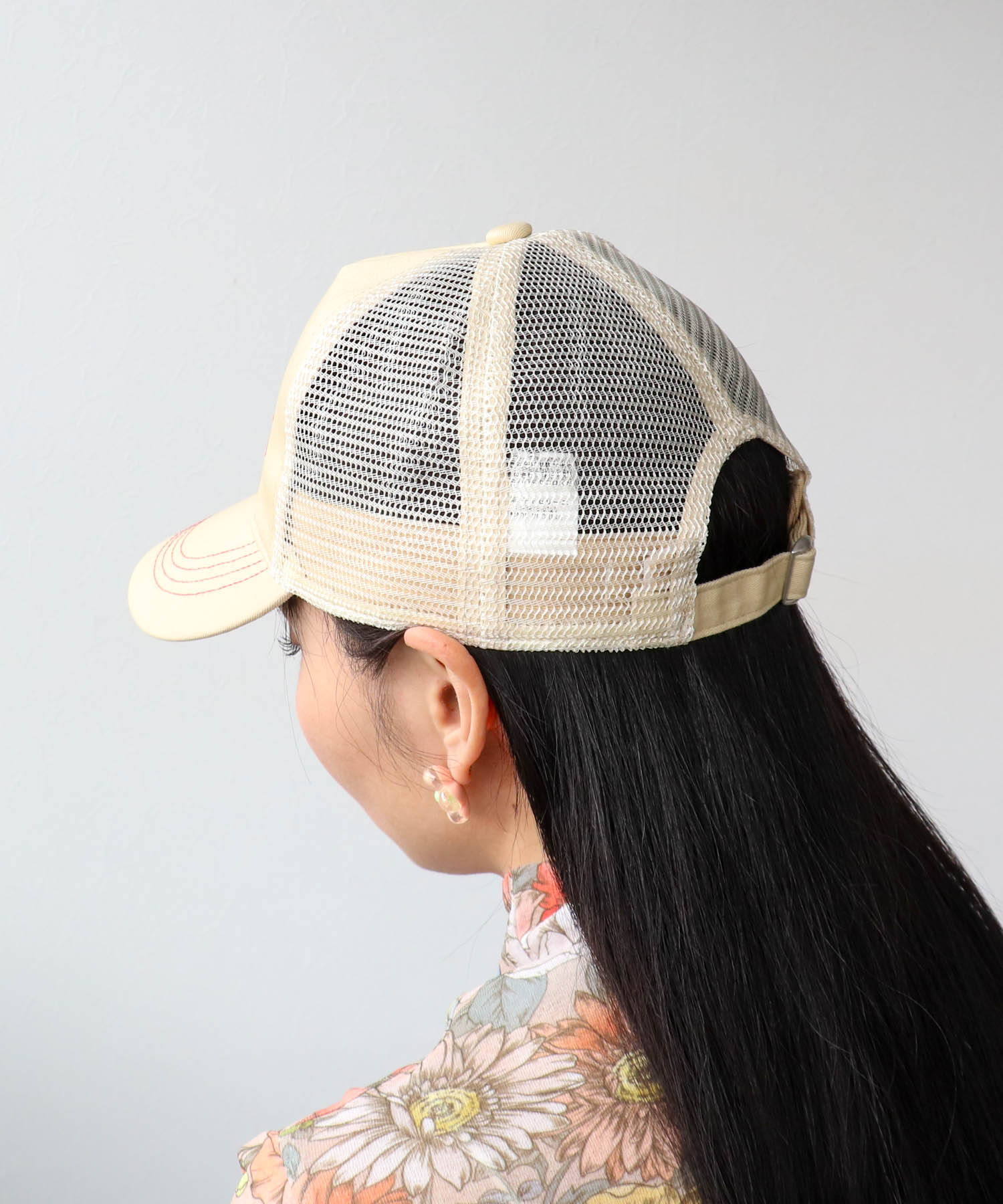 メッシュ刺繍キャップ