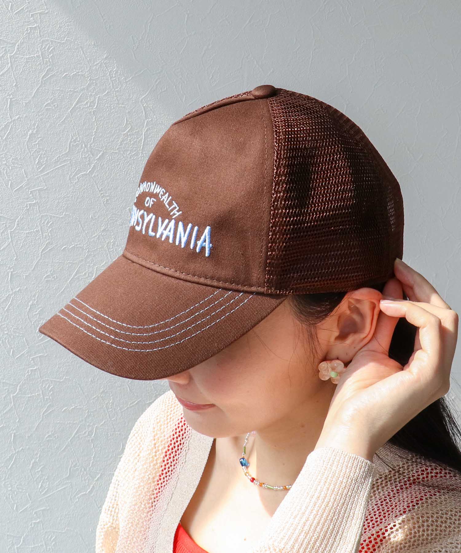 メッシュ刺繍キャップ