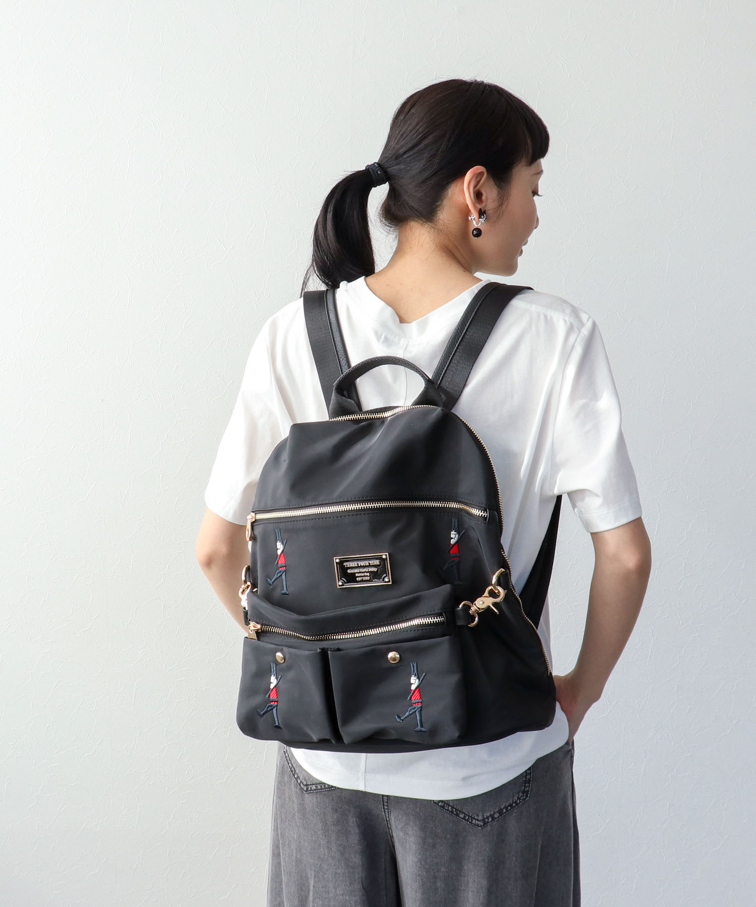 ショルダーポーチ付き刺繍4WAYナイロンリュック