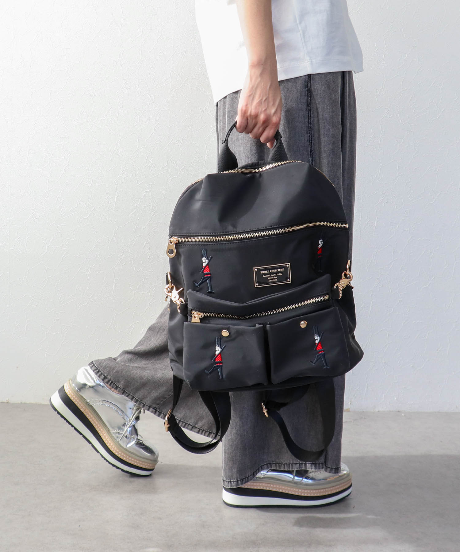 ショルダーポーチ付き刺繍4WAYナイロンリュック