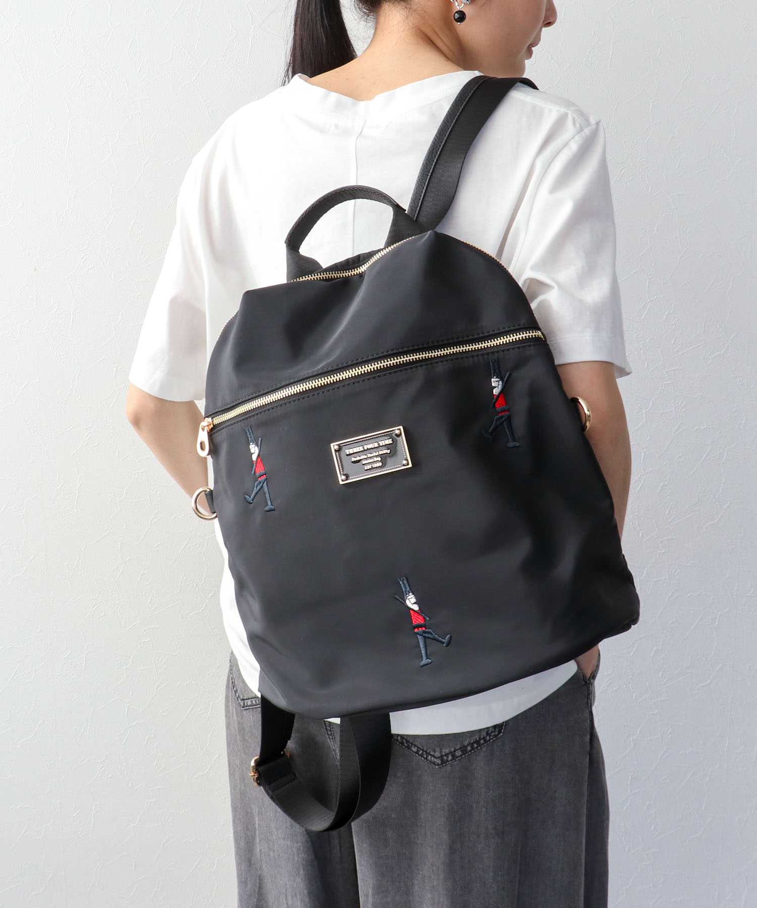 ショルダーポーチ付き刺繍4WAYナイロンリュック