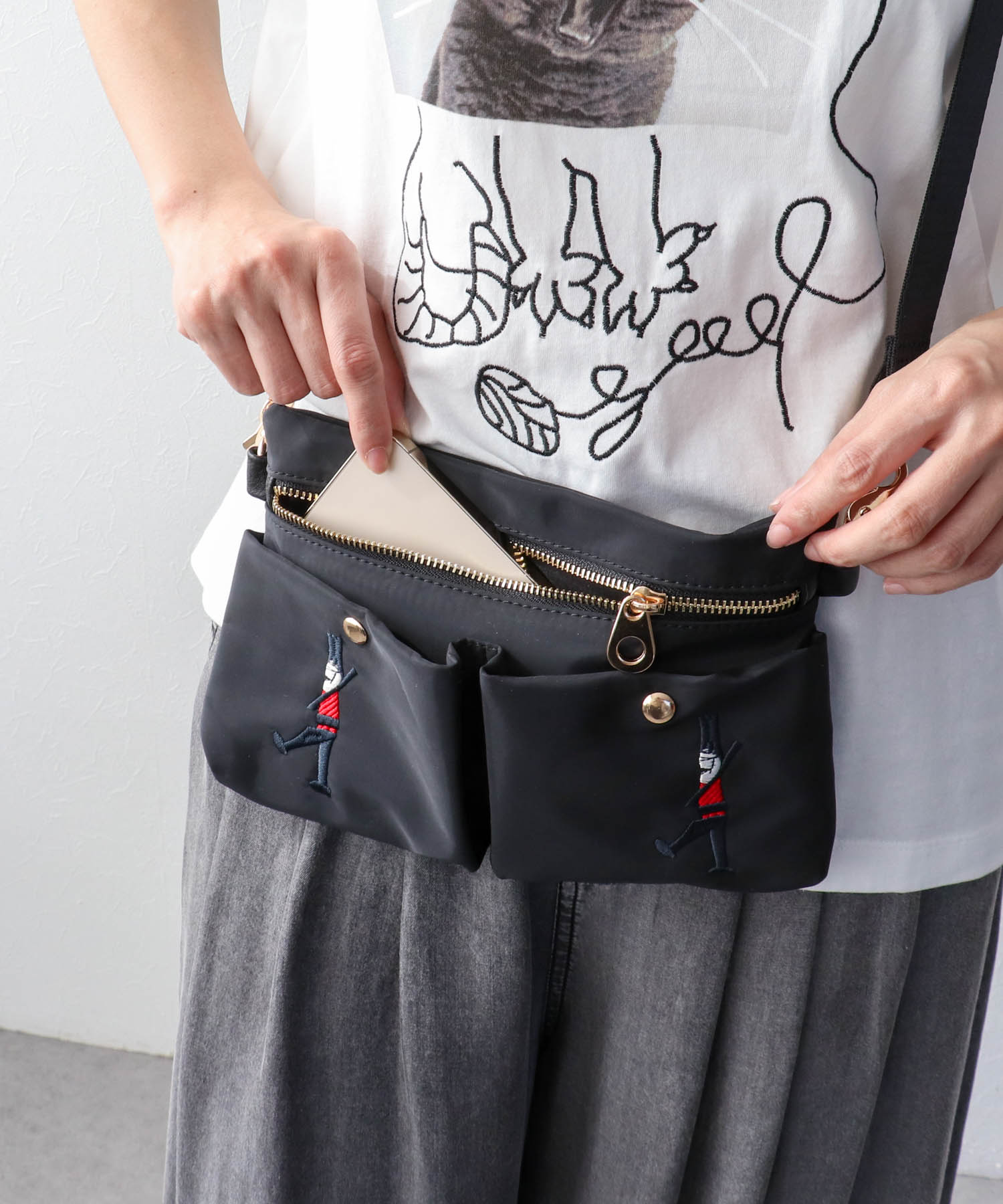 ショルダーポーチ付き刺繍4WAYナイロンリュック