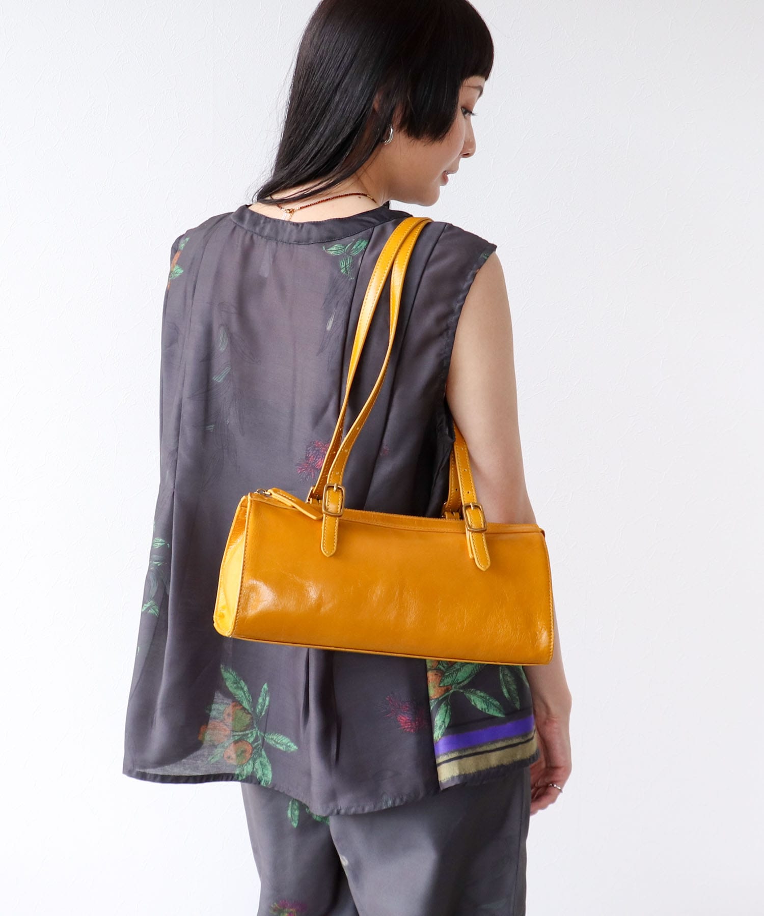 牛革横長ベルトショルダー