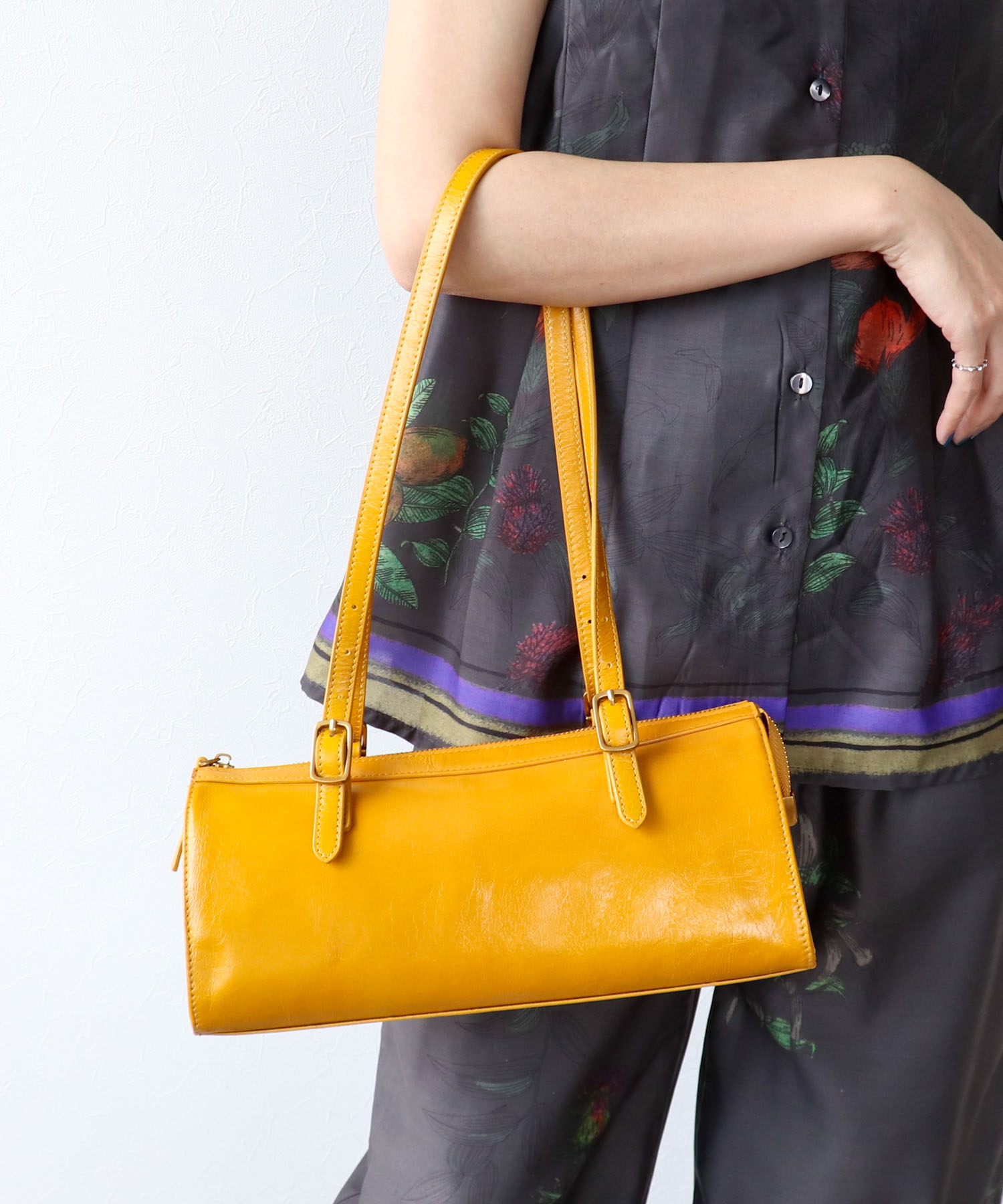 牛革横長ベルトショルダー