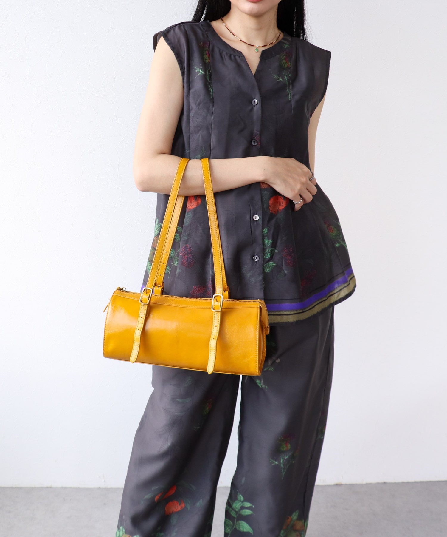 牛革横長ベルトショルダー