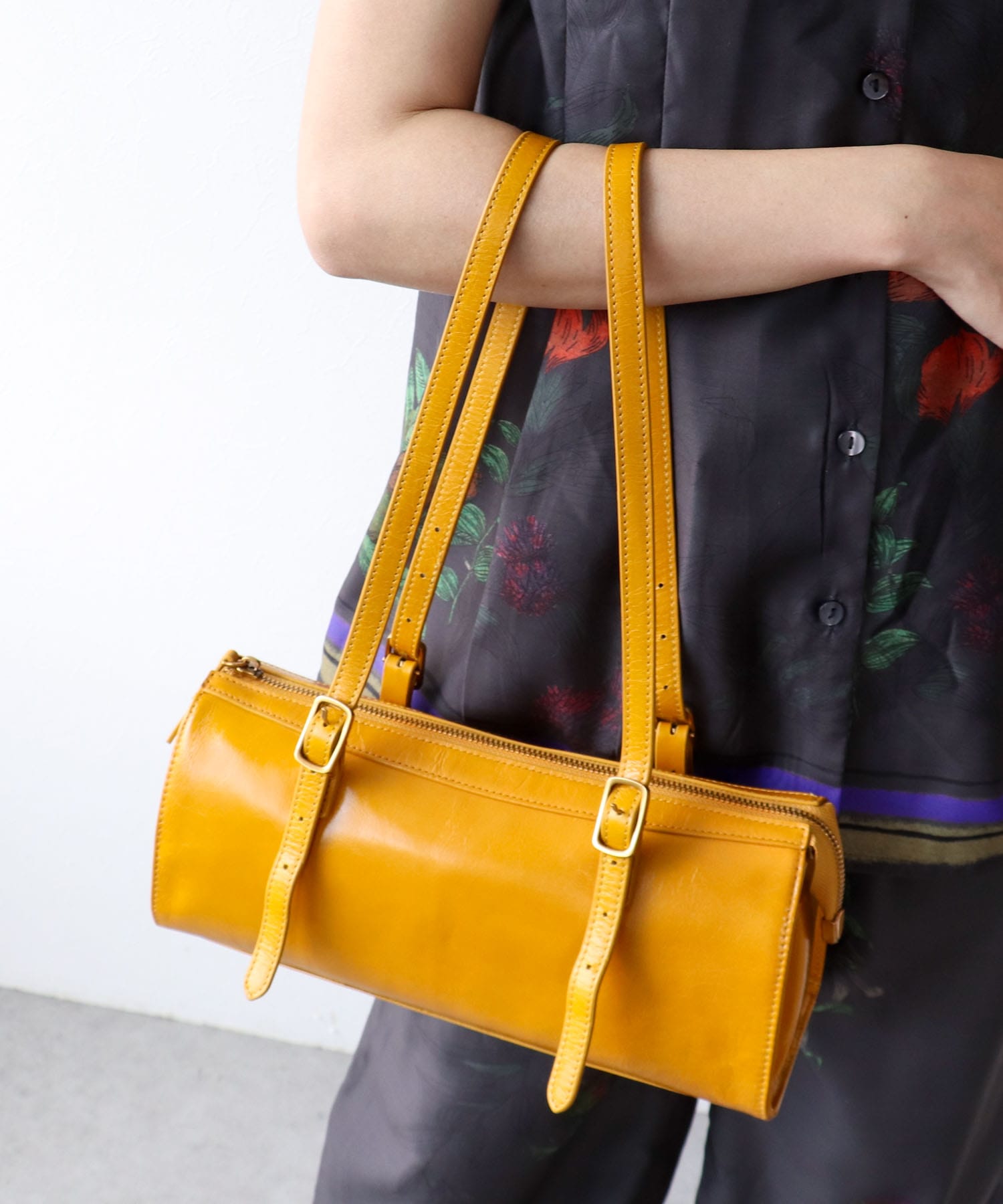 牛革横長ベルトショルダー