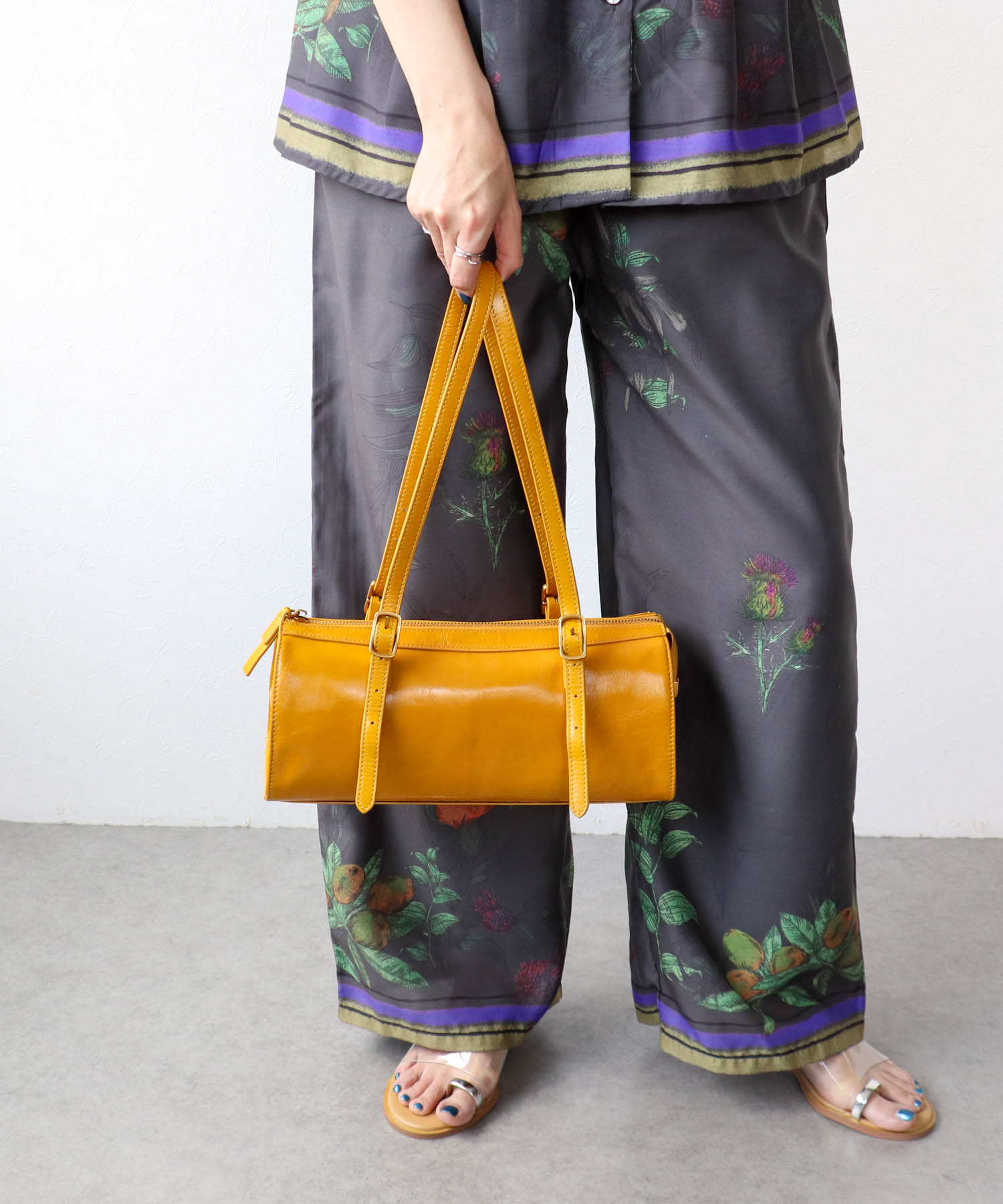 牛革横長ベルトショルダー