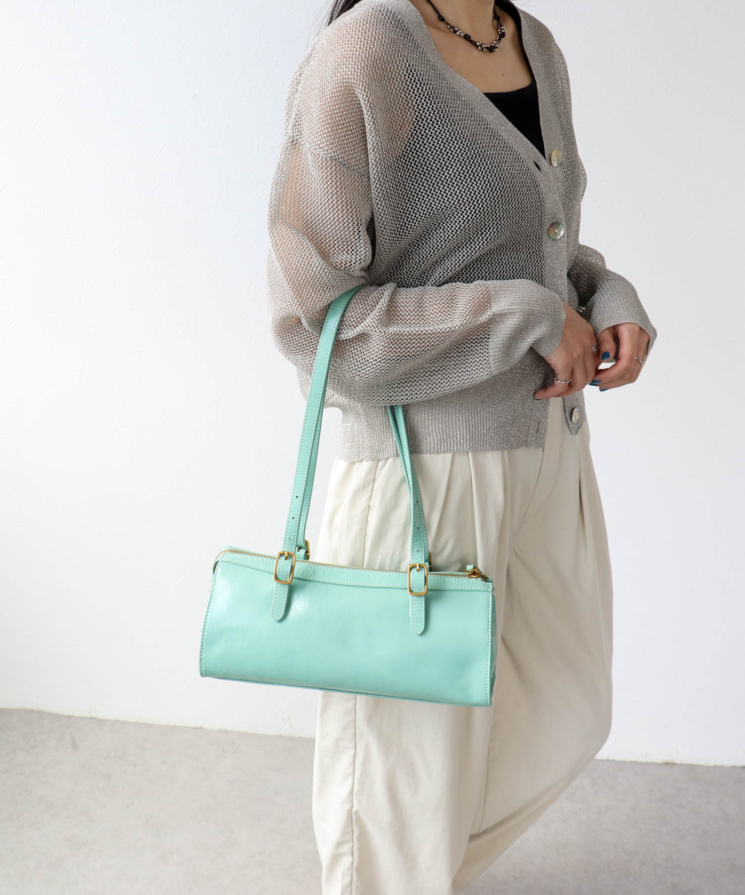 牛革横長ベルトショルダー