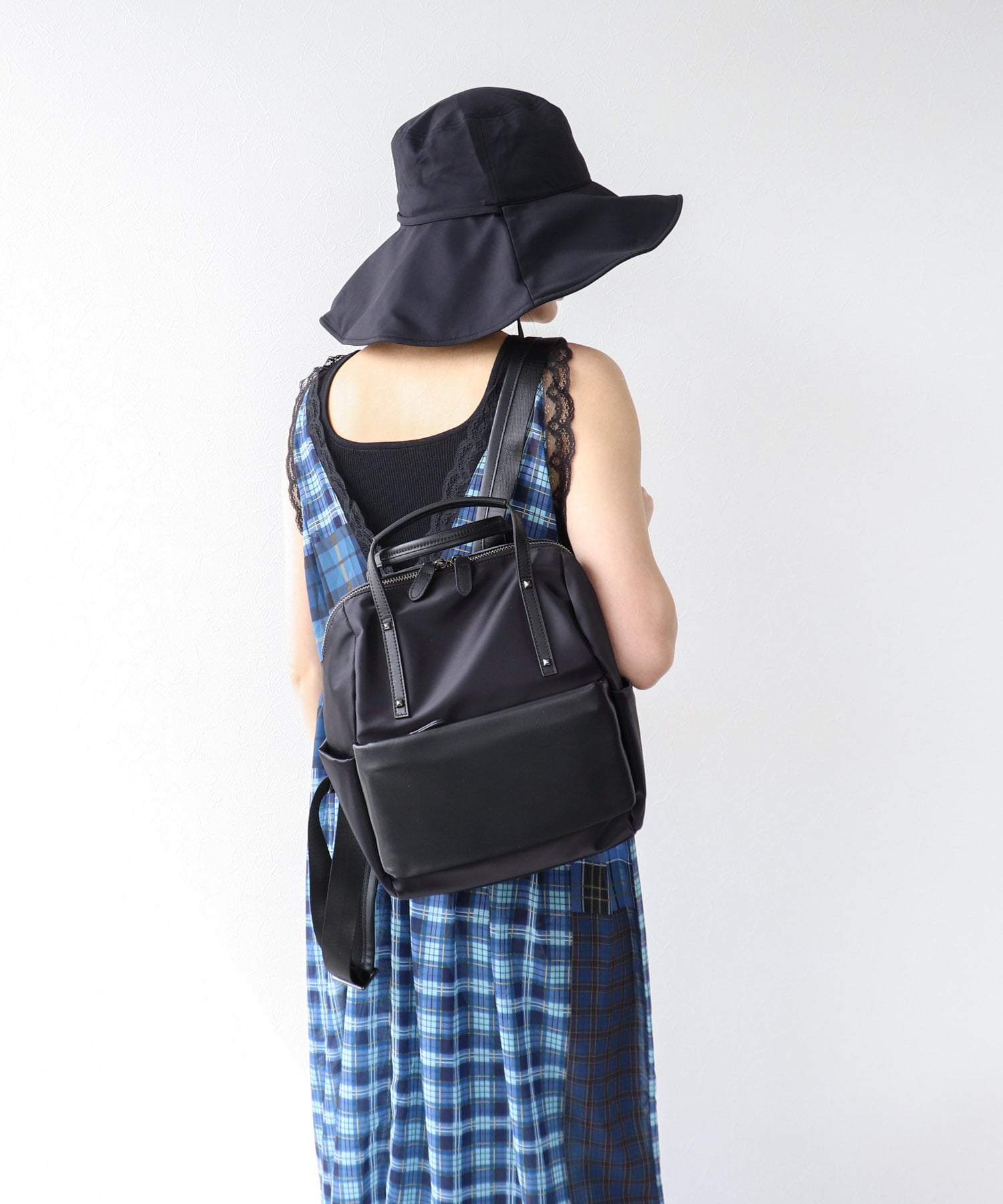 トリムレザースタッズ持ち手リュック