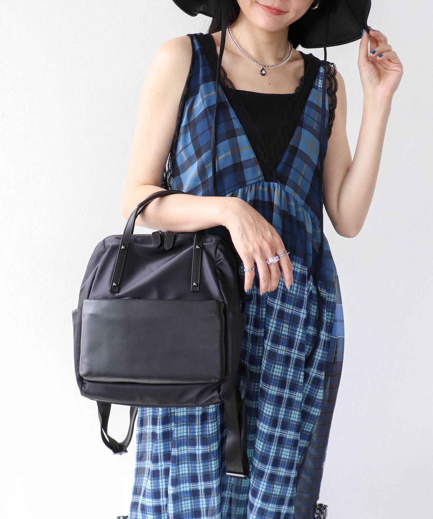 トリムレザースタッズ持ち手リュック