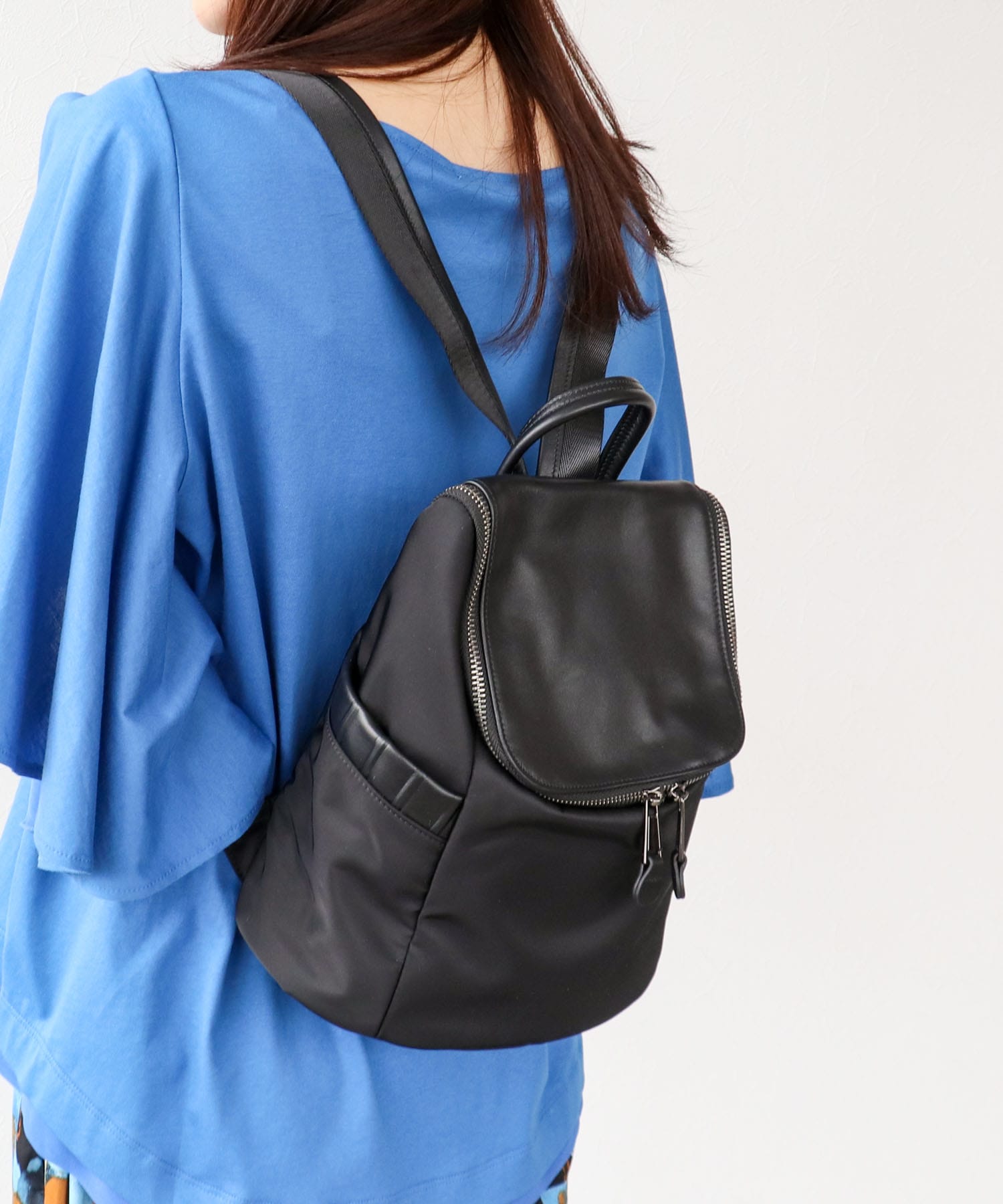 トリムレザーナイロンリュック