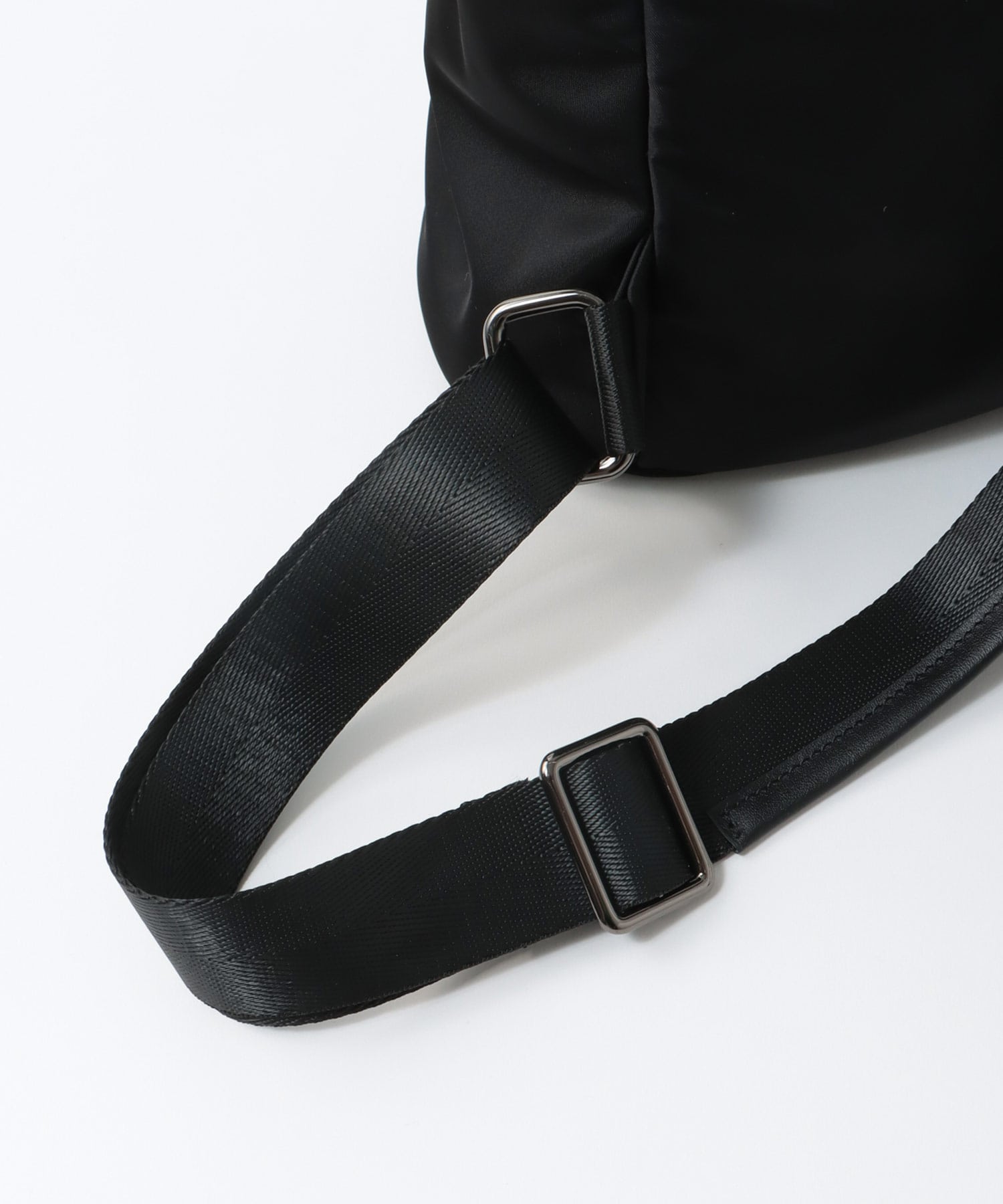 トリムレザーナイロンリュック