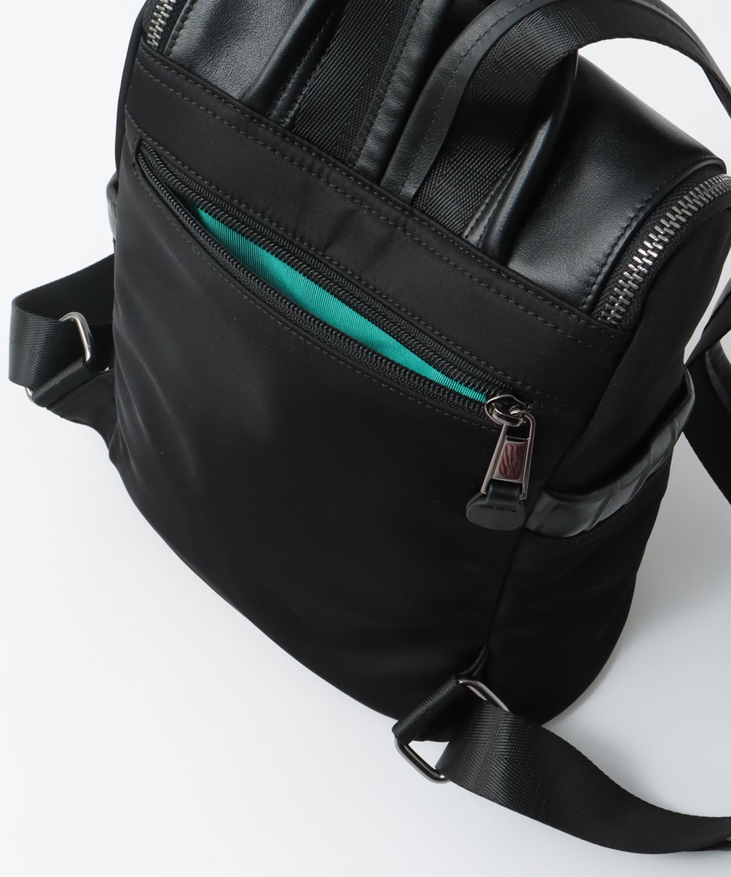 トリムレザーナイロンリュック