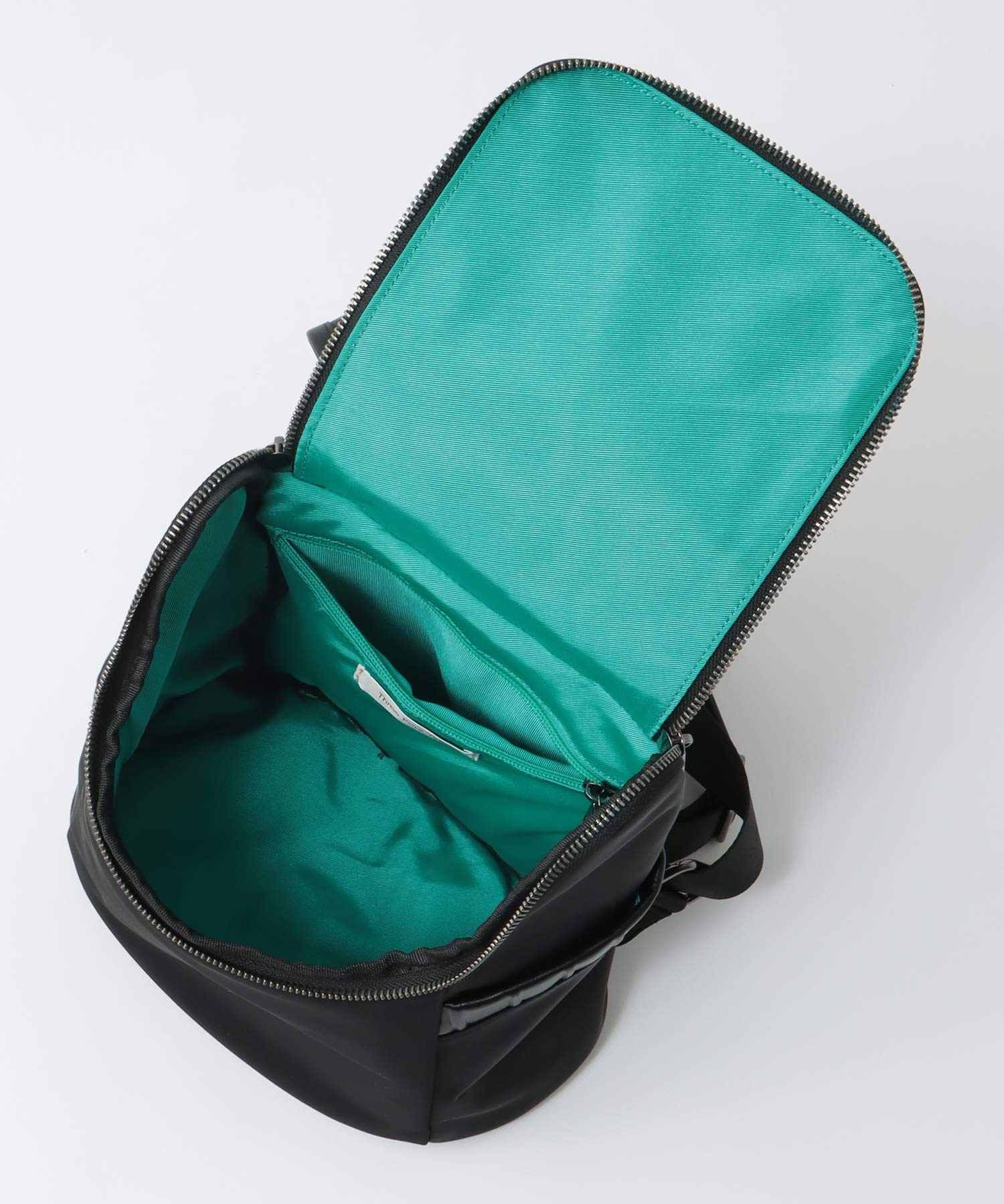 トリムレザーナイロンリュック