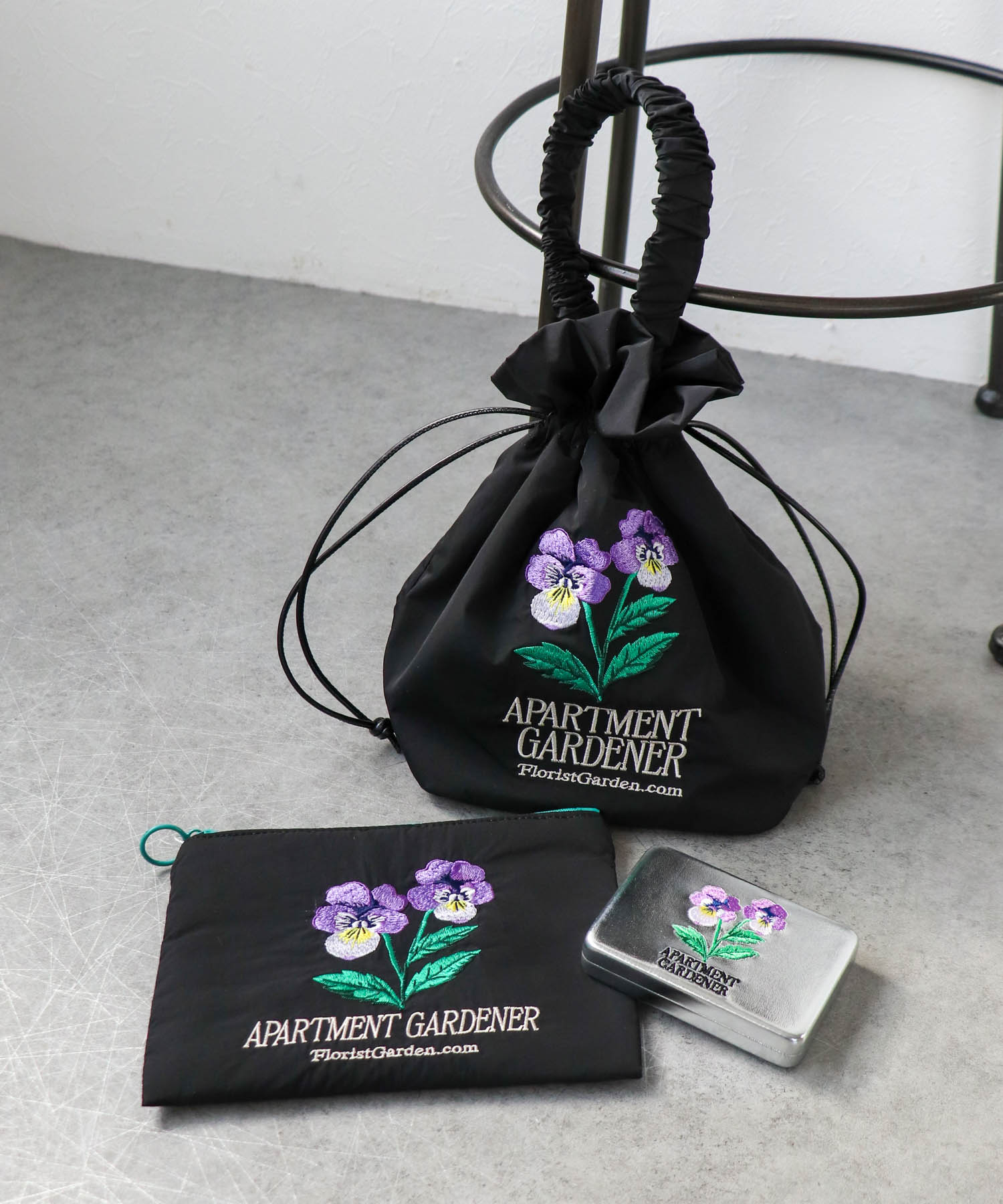 【JOliJOli】FTキャリング刺繍コンパクトケース