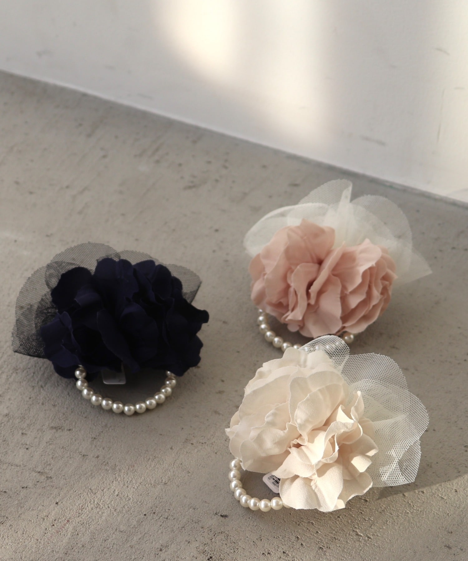 フリル×パールコサージュ