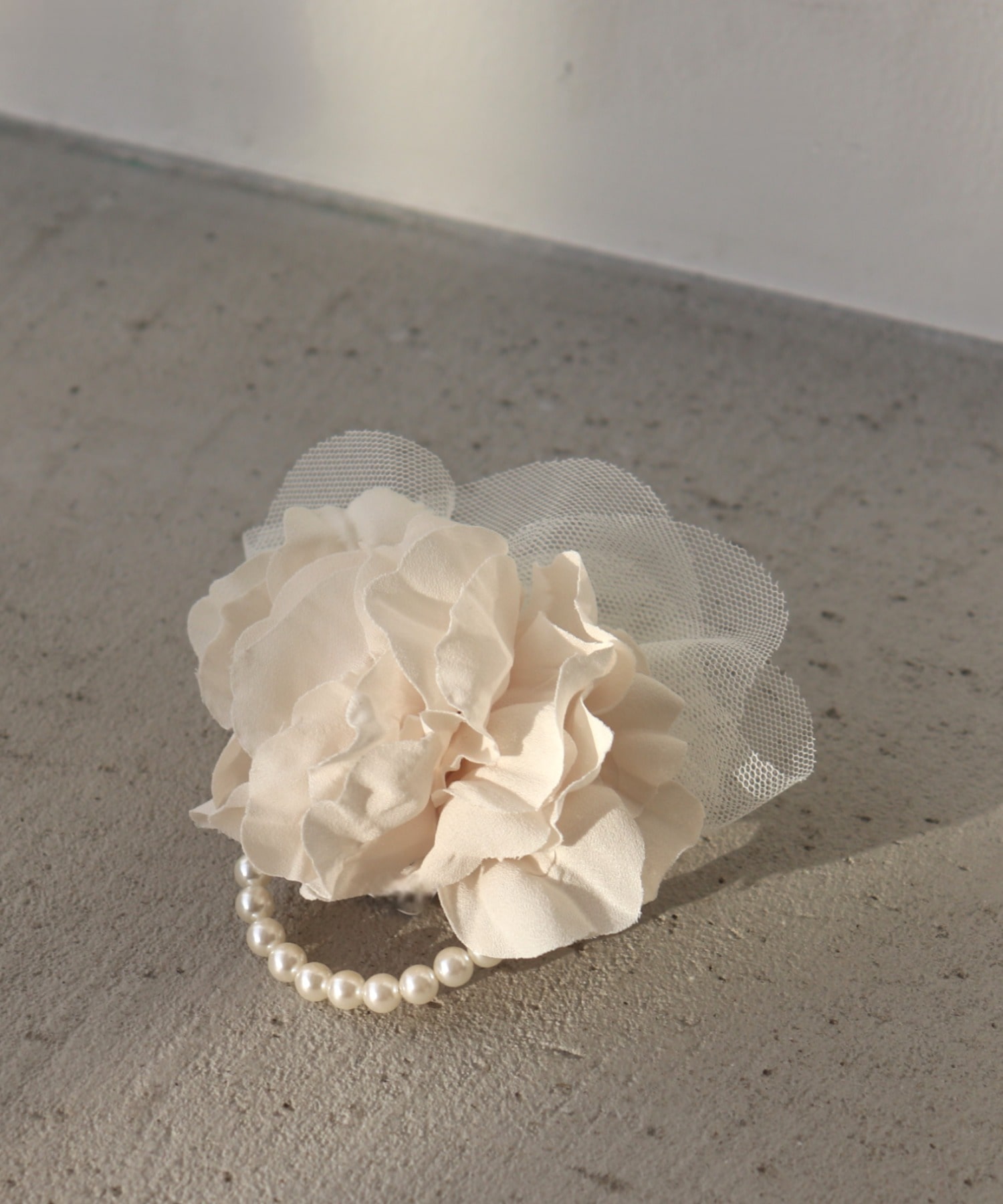 フリル×パールコサージュ