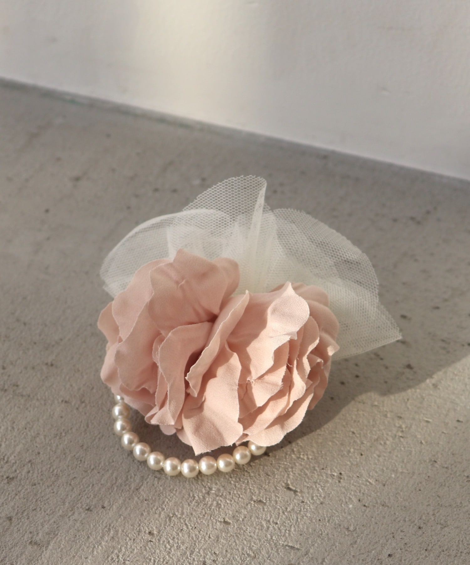 フリル×パールコサージュ