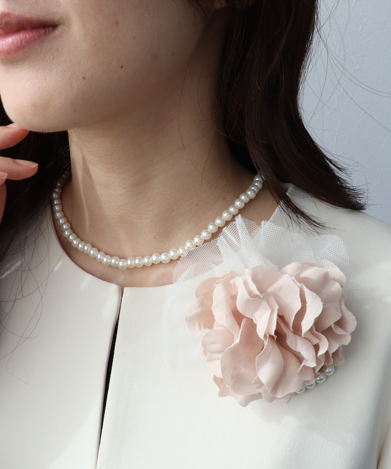 フリル×パールコサージュ