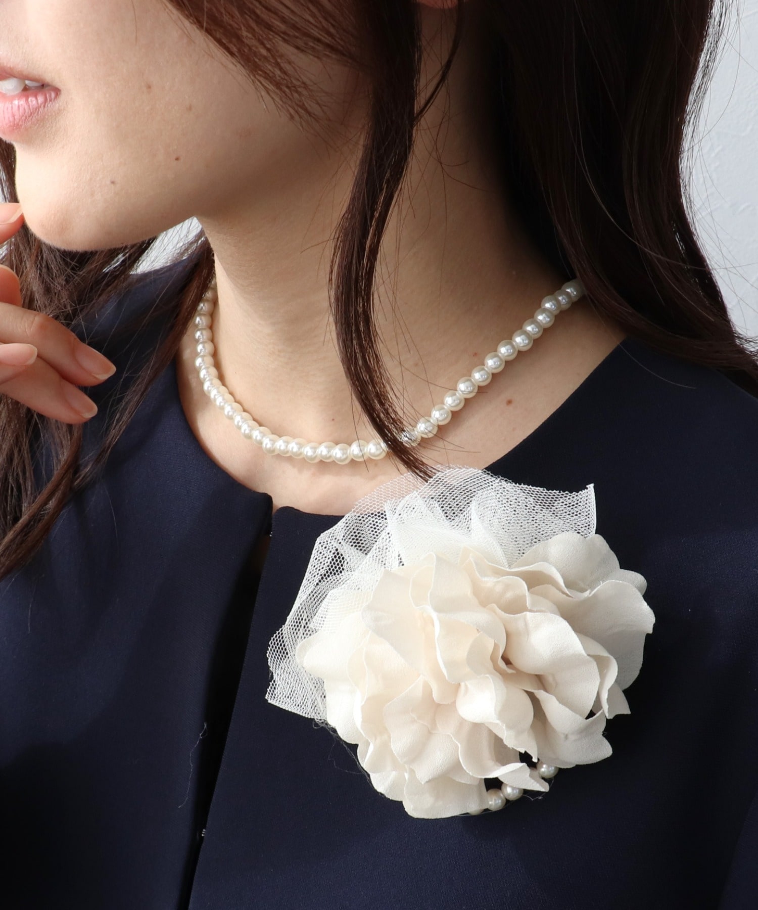 フリル×パールコサージュ