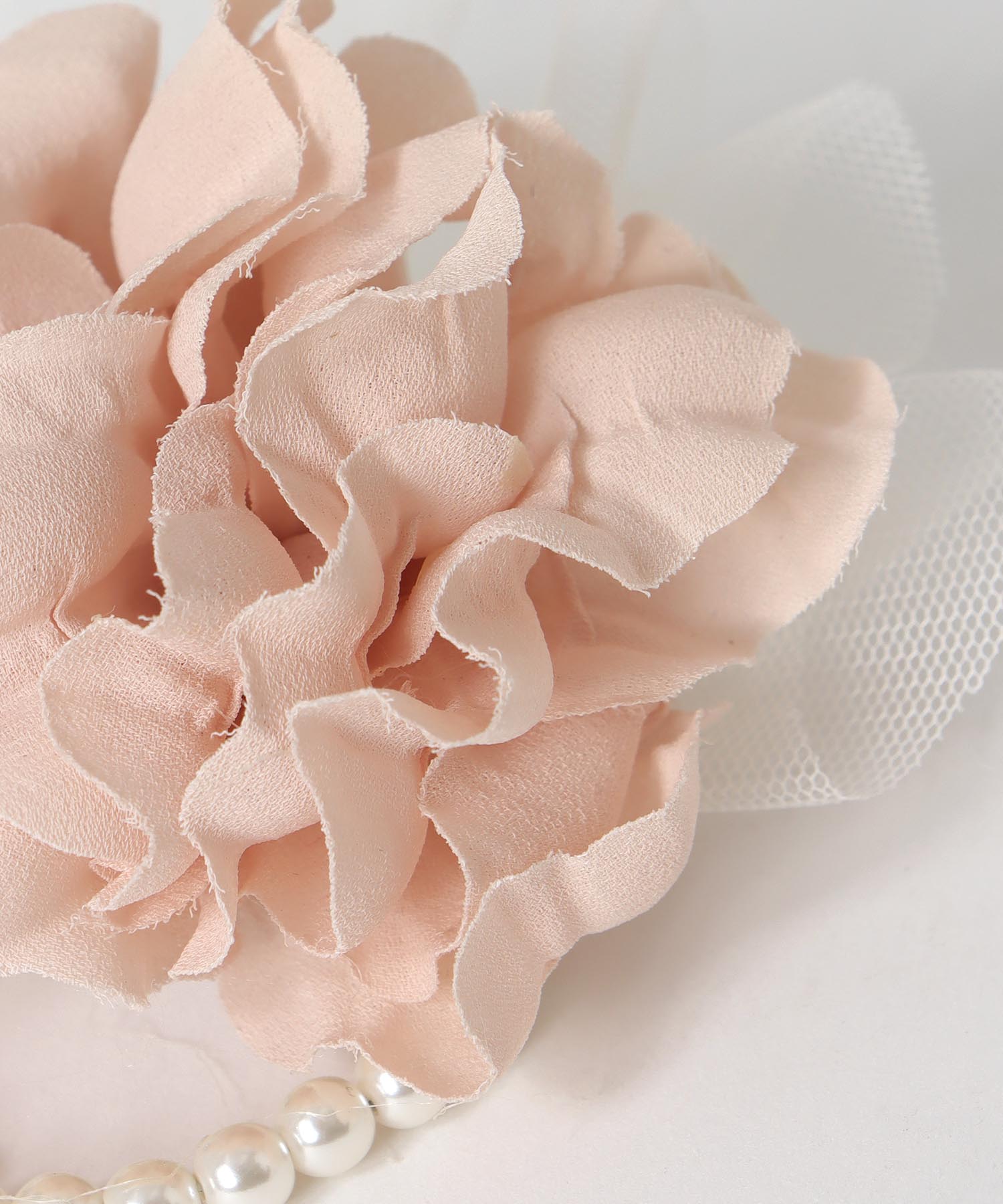 フリル×パールコサージュ