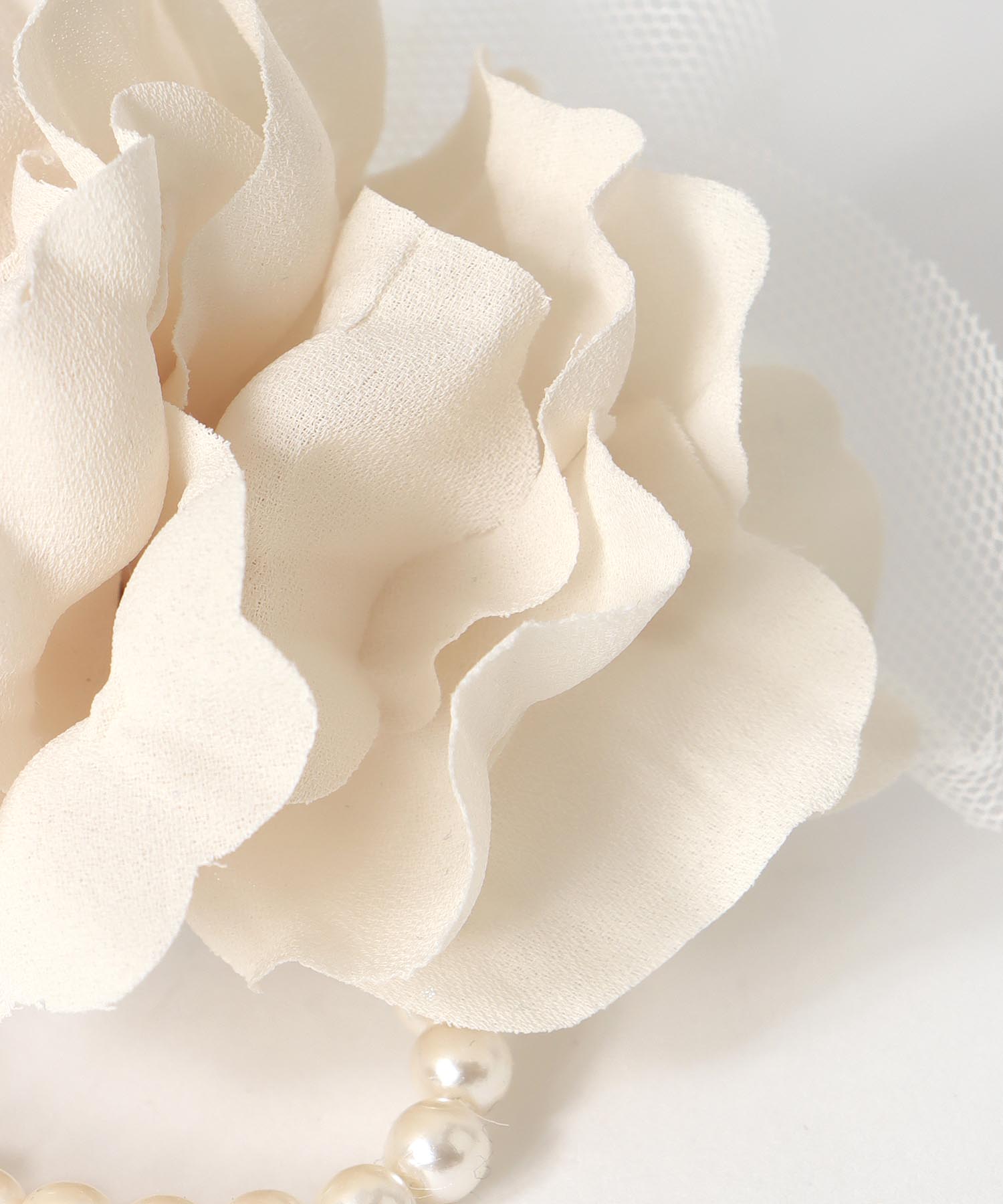 フリル×パールコサージュ