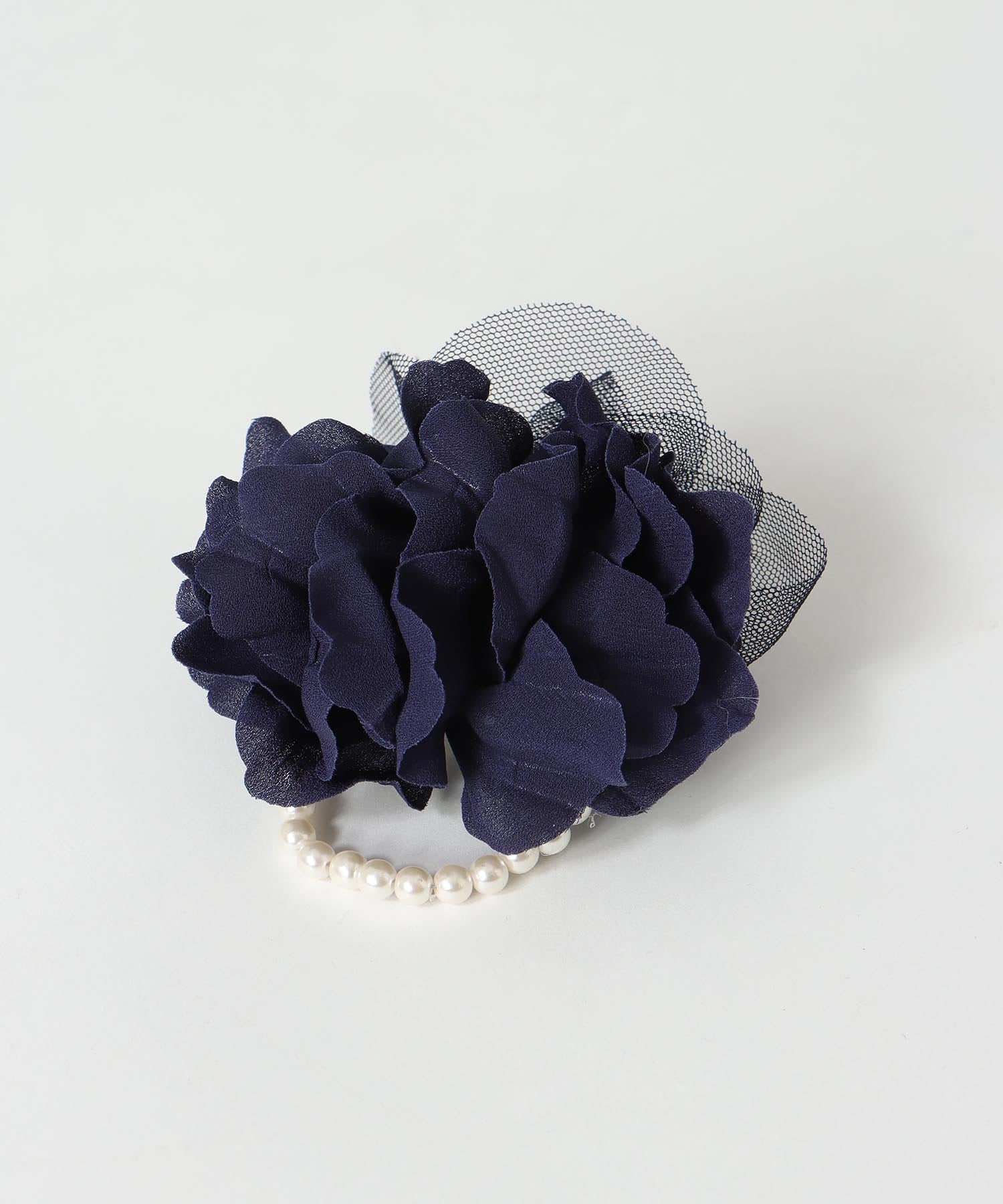 フリル×パールコサージュ