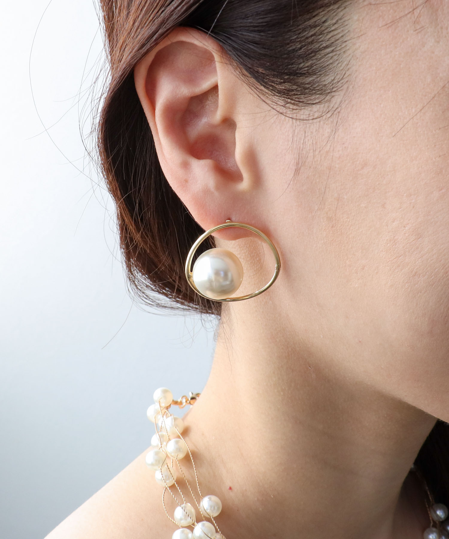 大玉パールフレームピアス