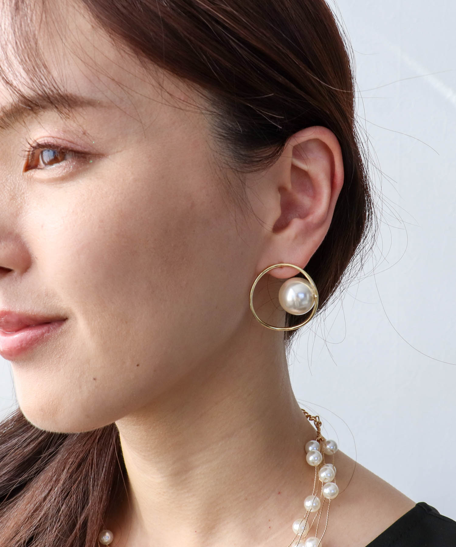 大玉パールフレームピアス