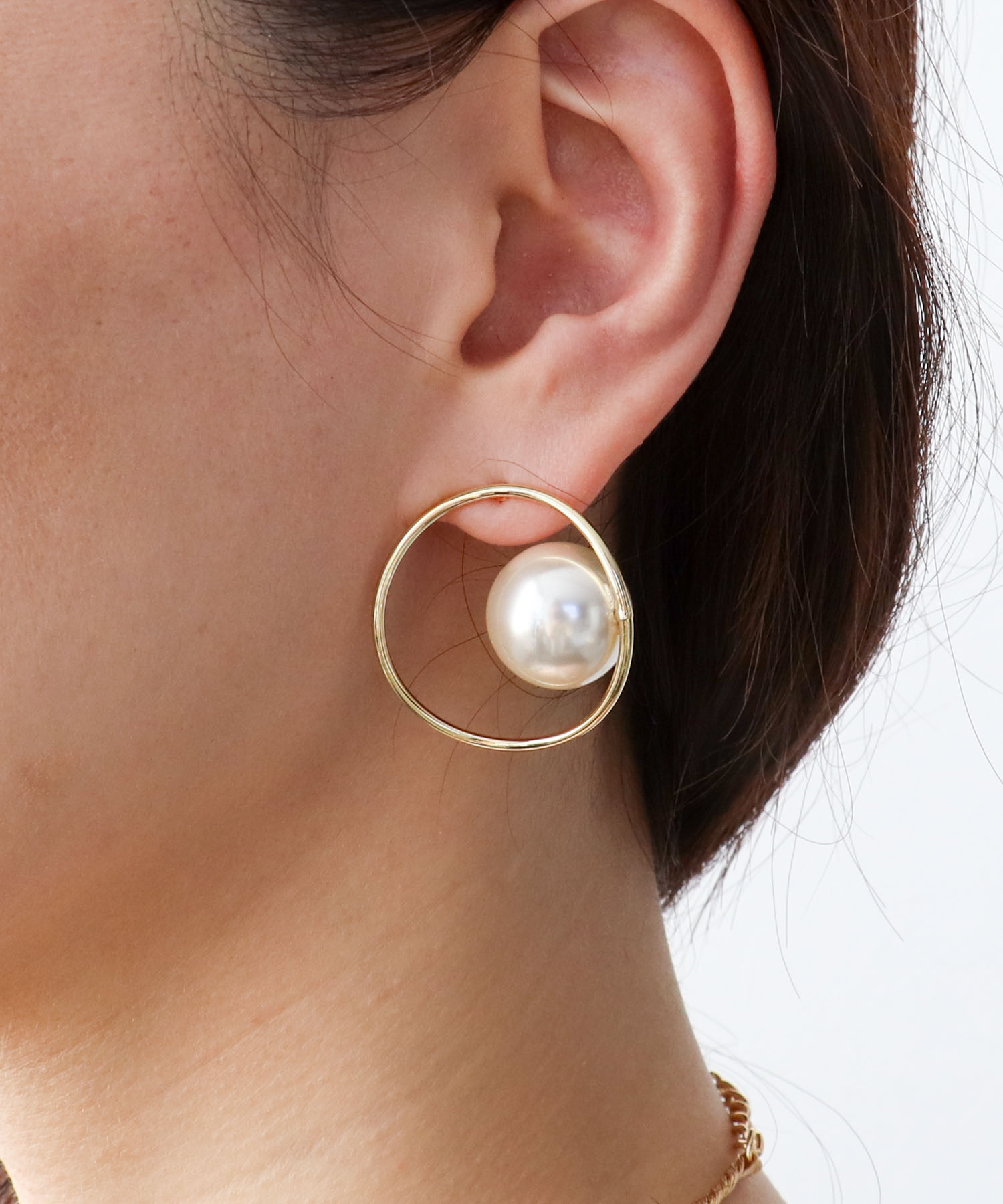 大玉パールフレームピアス