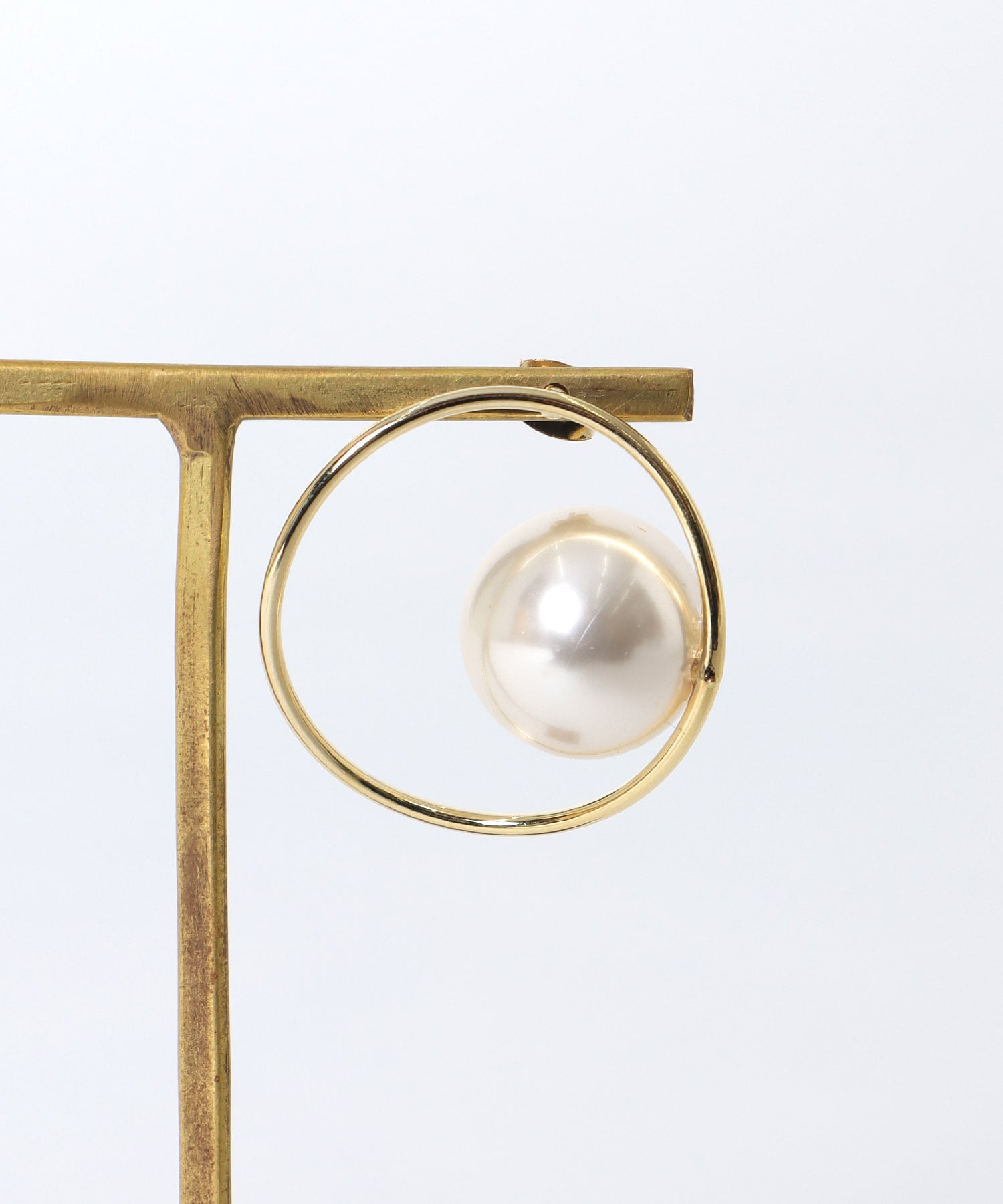 大玉パールフレームピアス