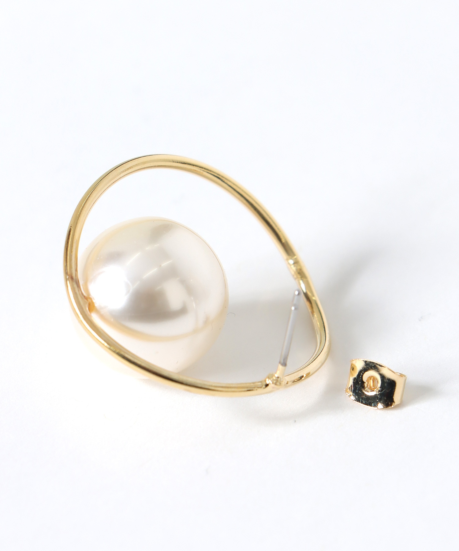 大玉パールフレームピアス