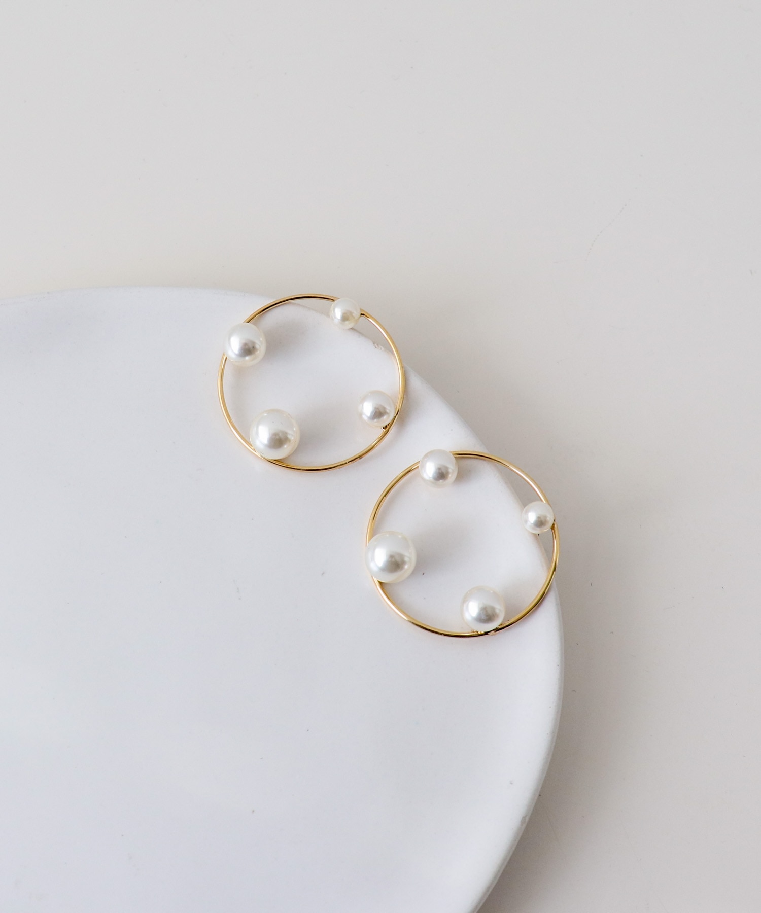 ドットパールフレームピアス