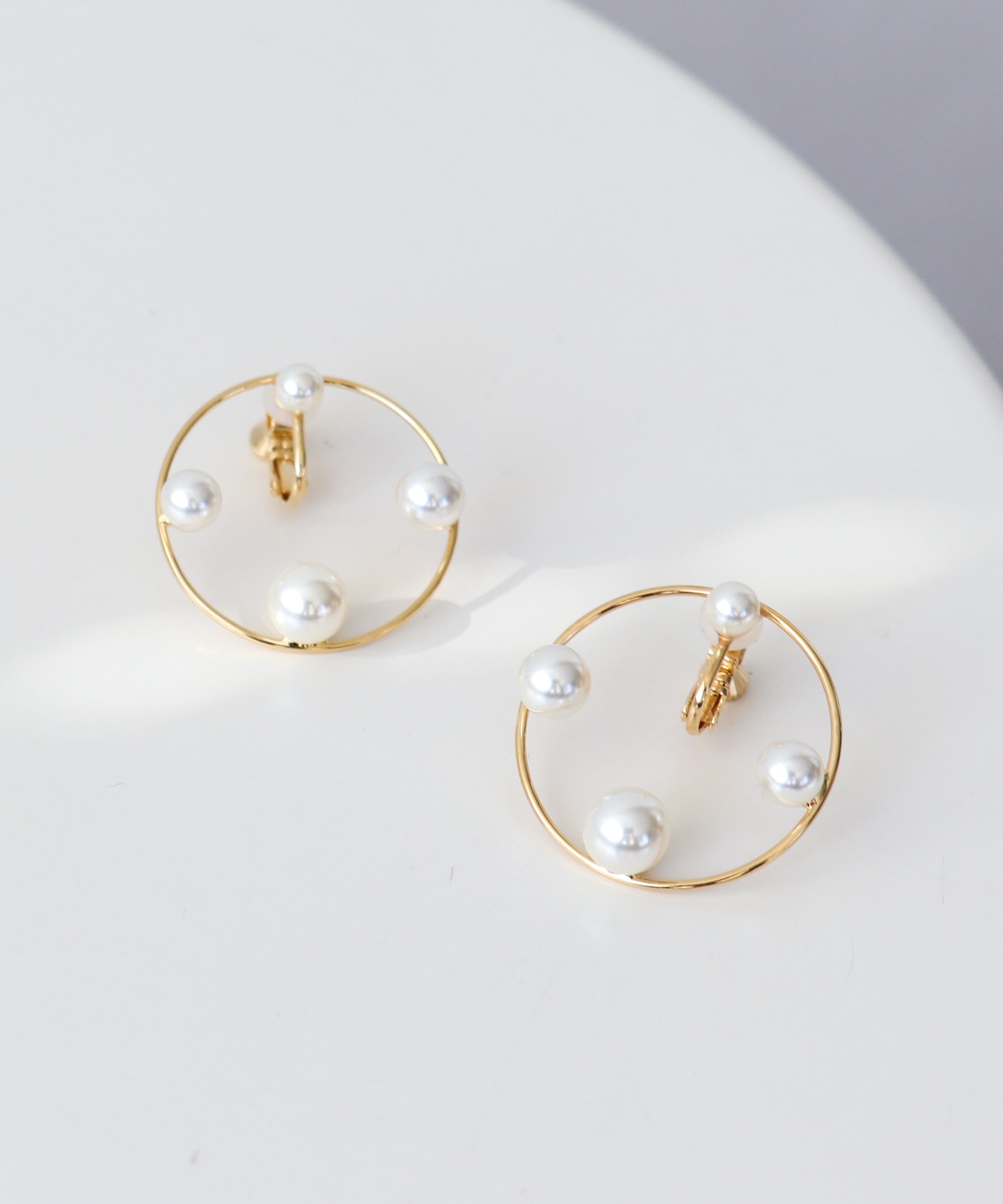 ドットパールフレームイヤリング