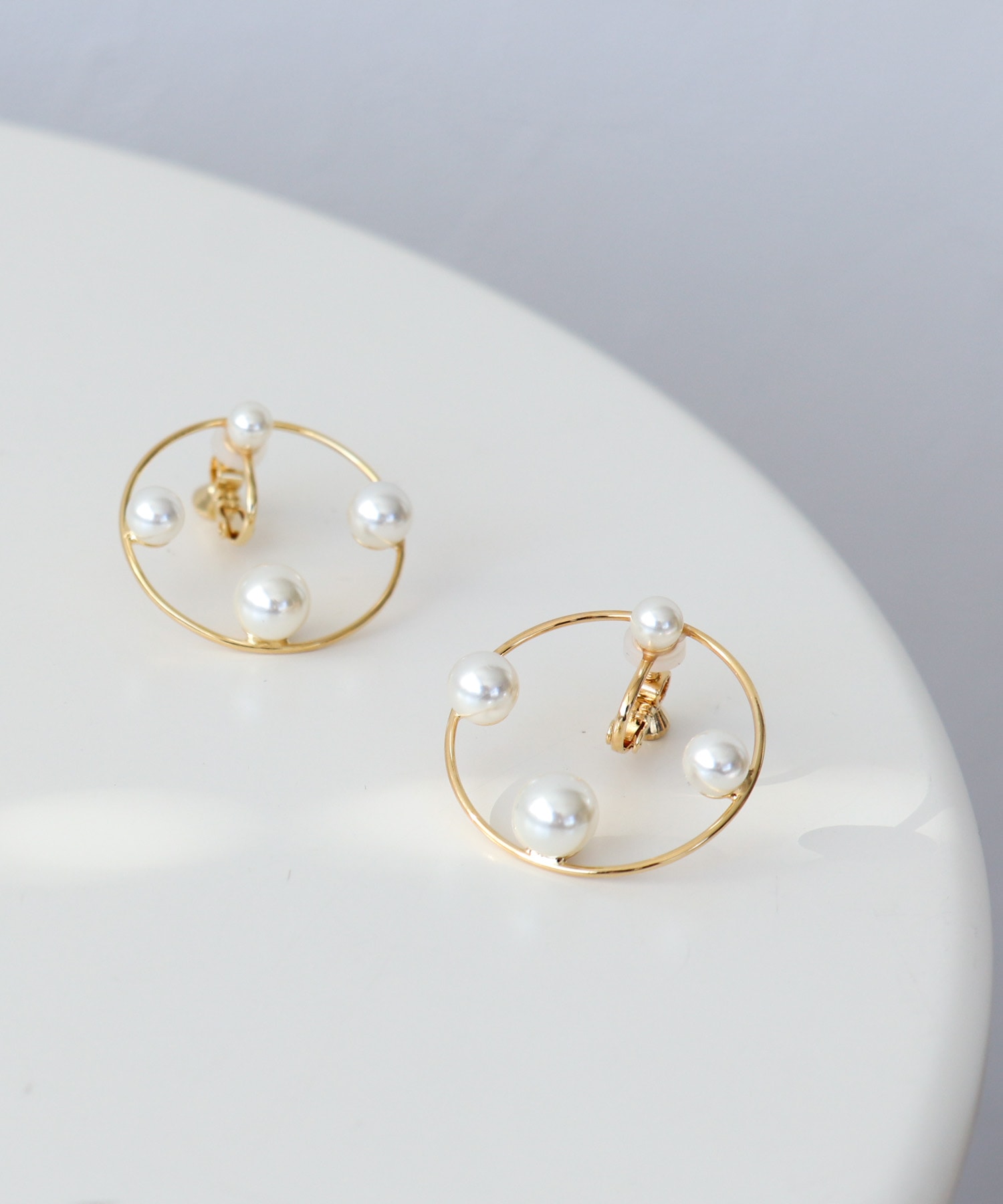 ドットパールフレームイヤリング