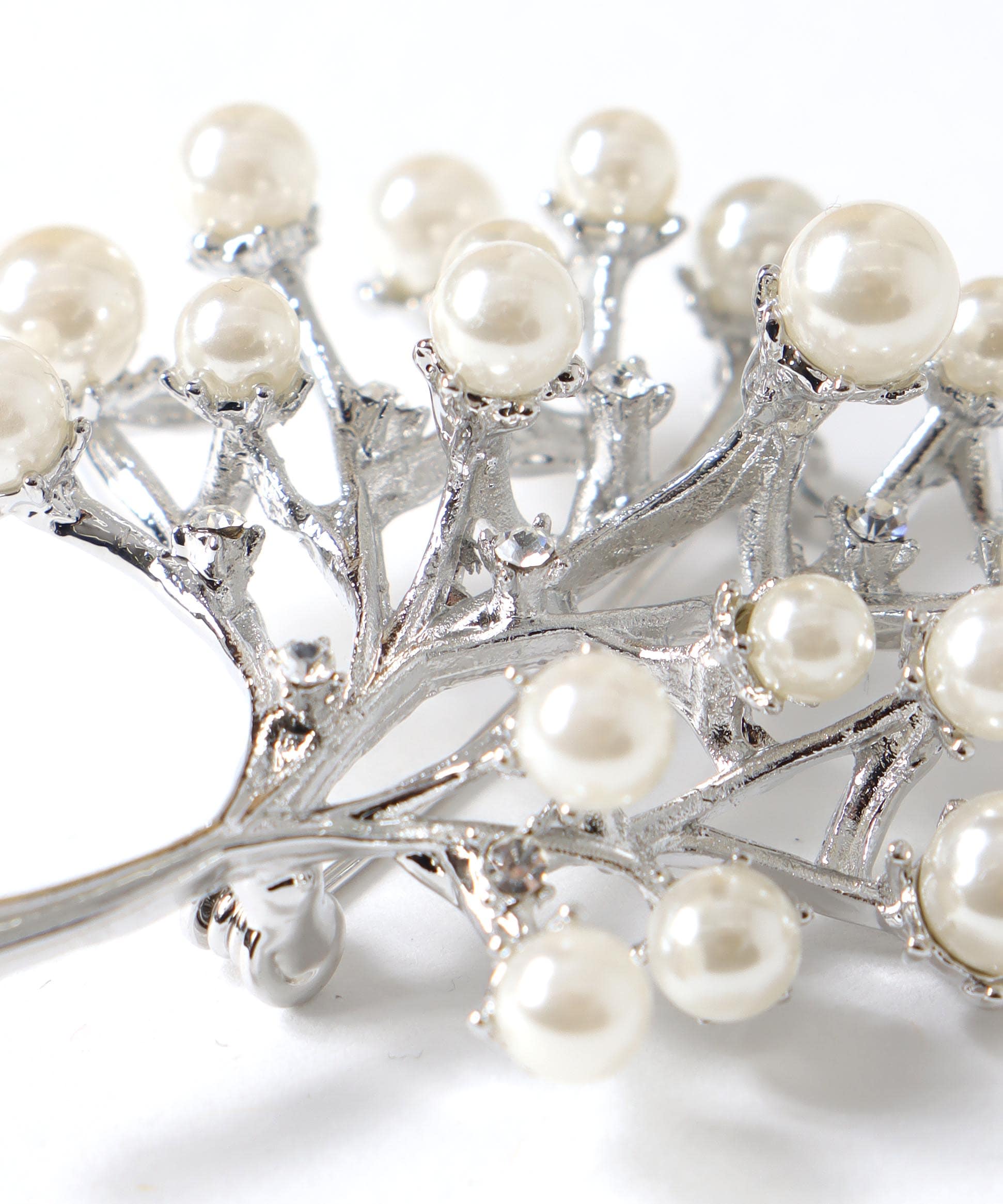 パールツリーブローチ