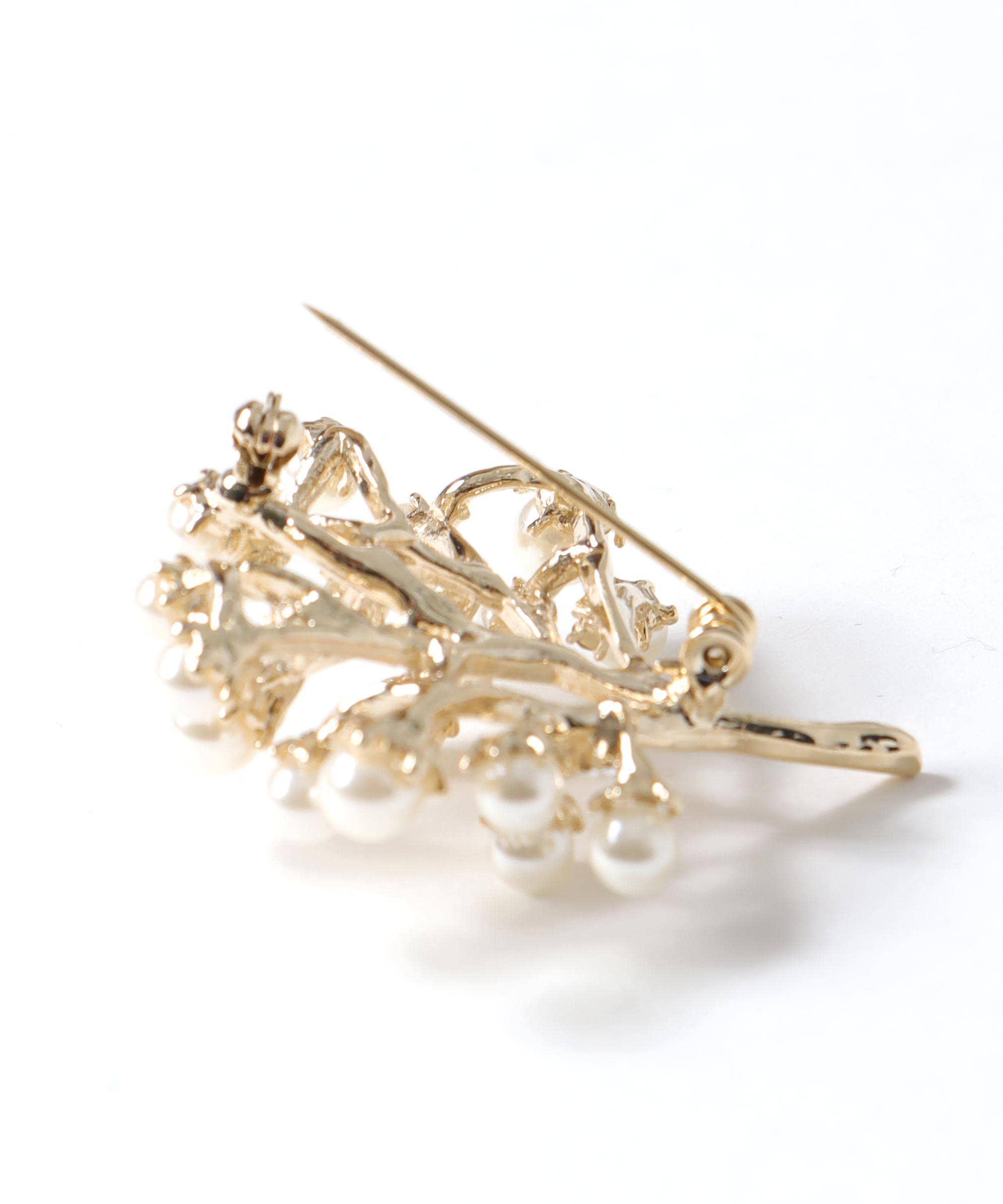 パールツリーブローチ