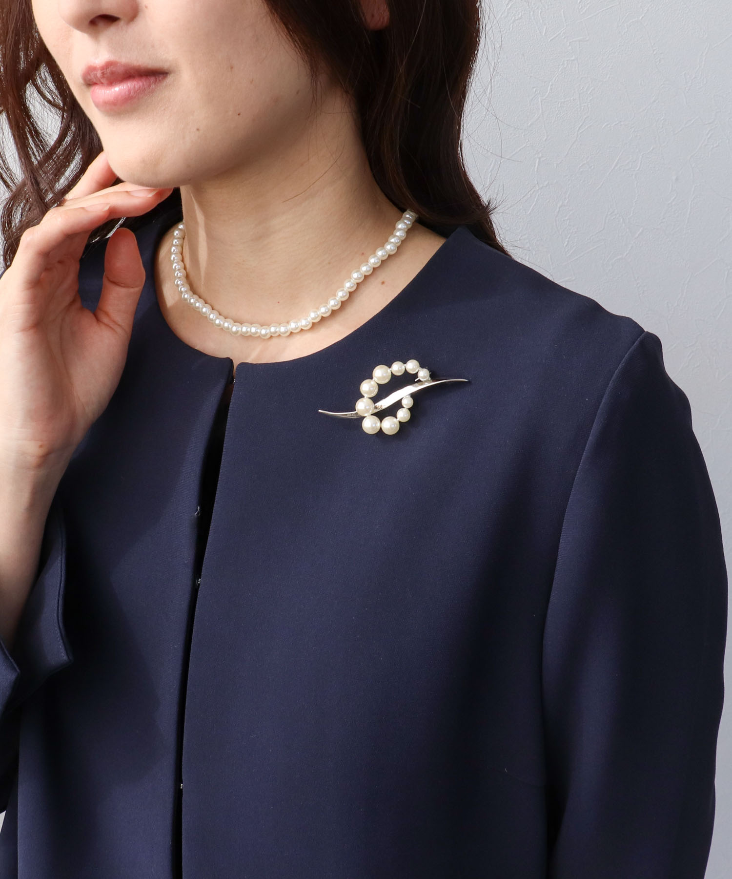 パールフレームメタルブローチ