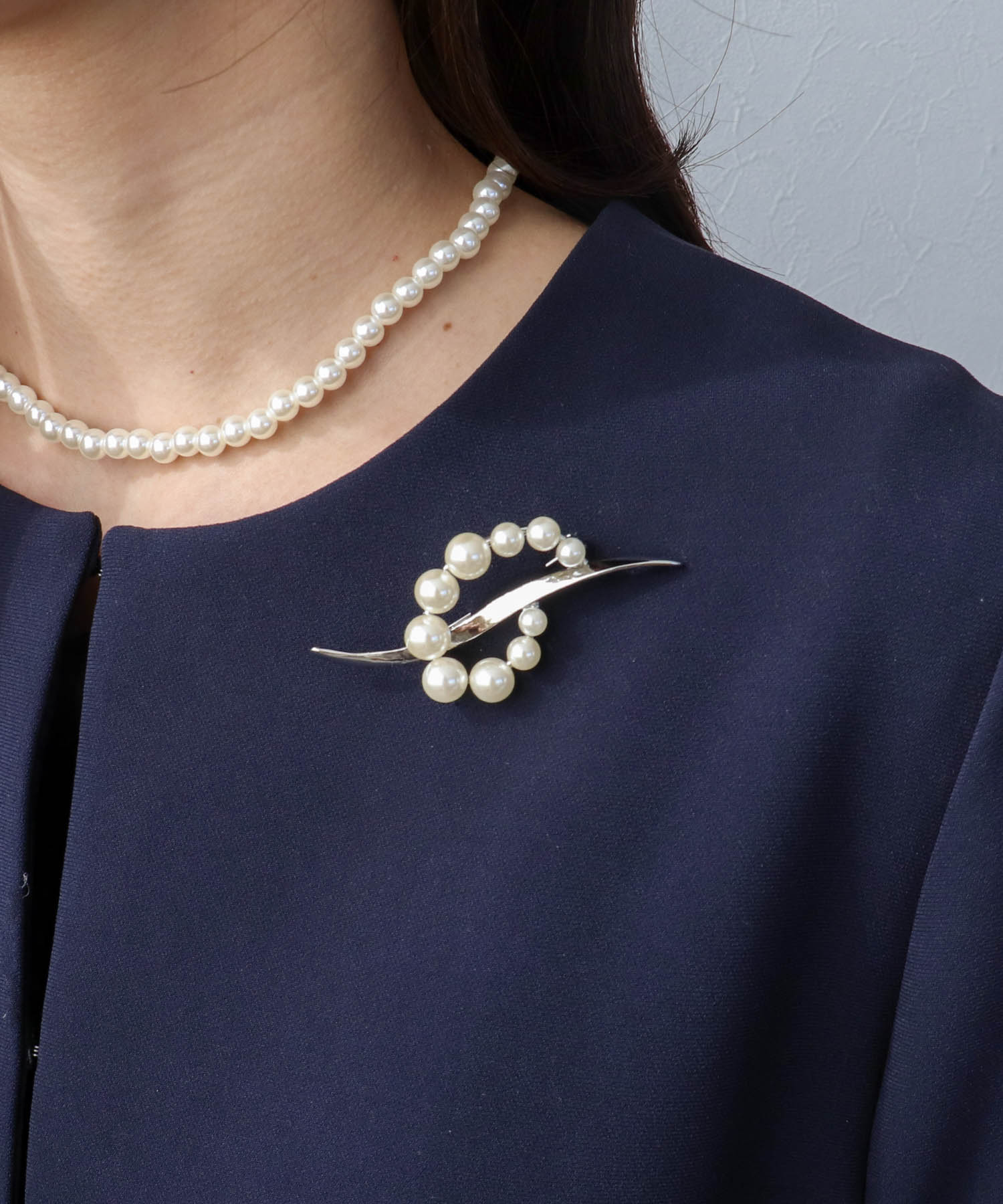 パールフレームメタルブローチ