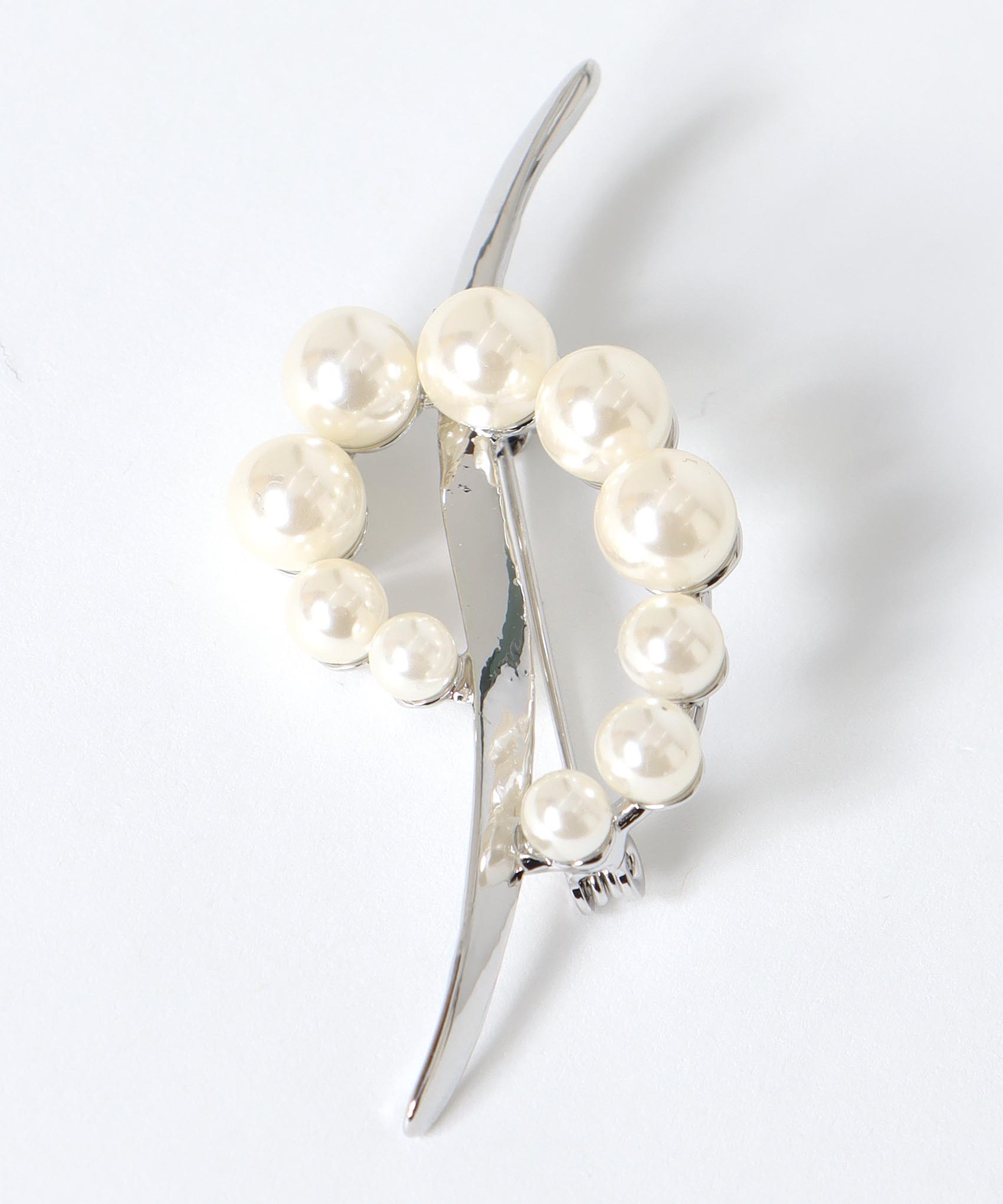 パールフレームメタルブローチ