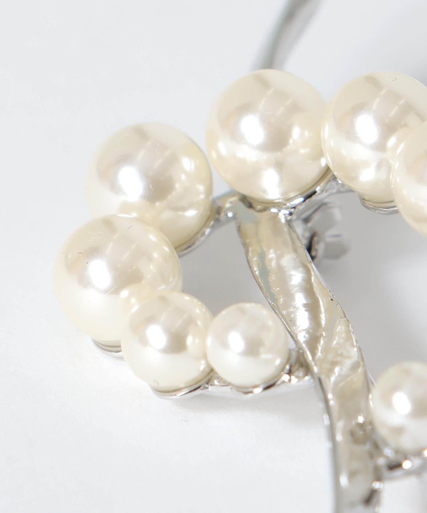 パールフレームメタルブローチ