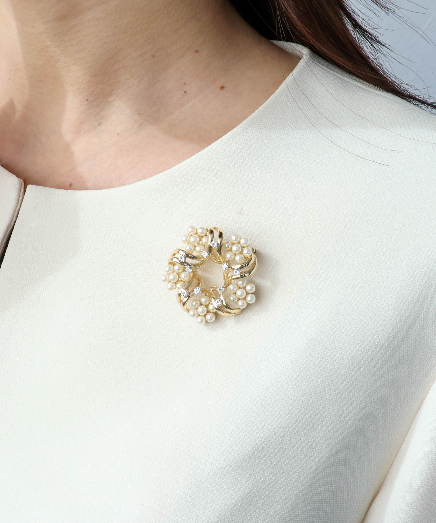 パールフラワーリースブローチ