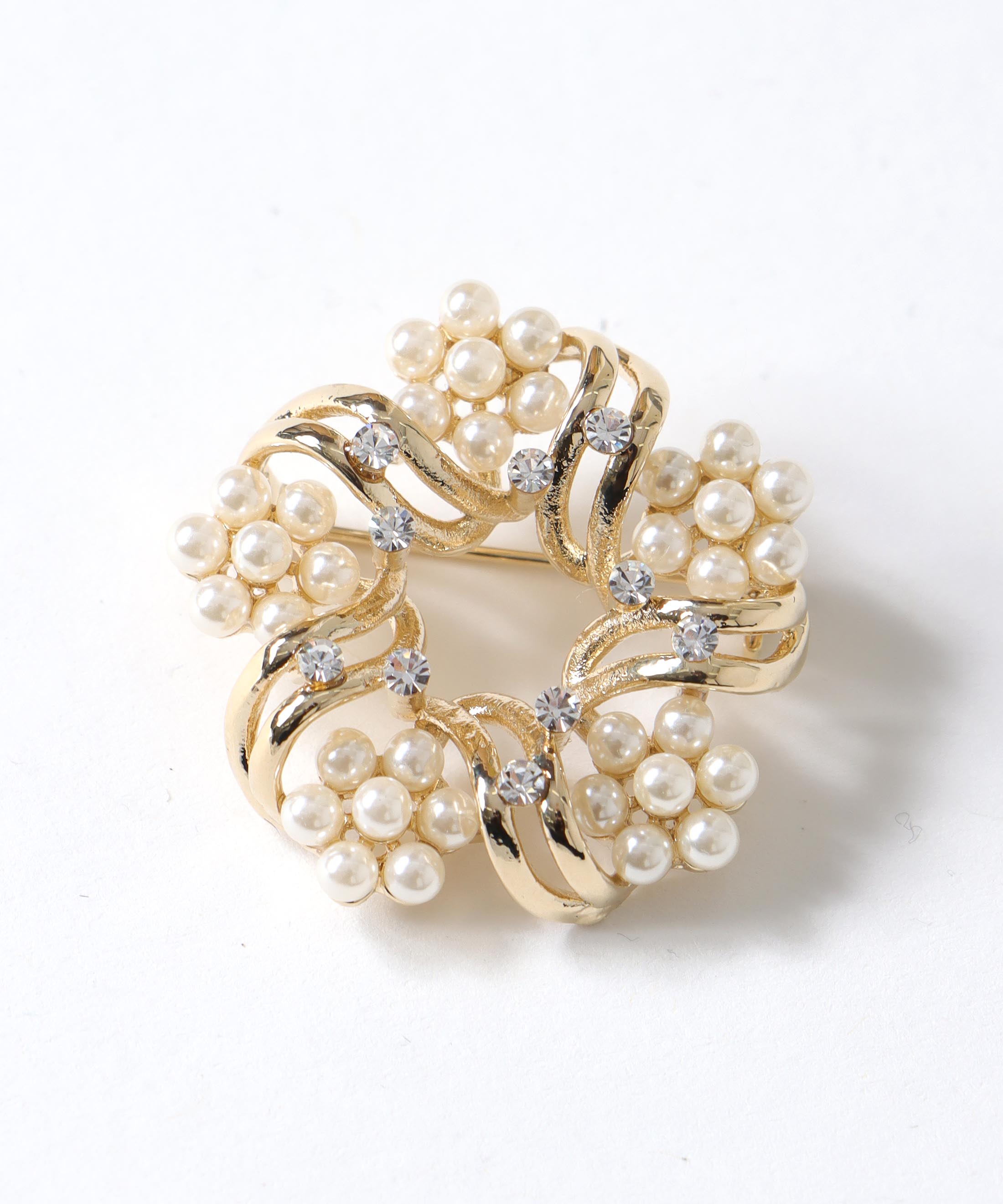 パールフラワーリースブローチ