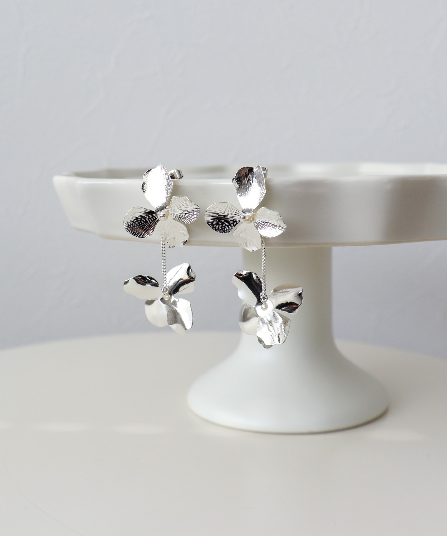 メタルフラワーピアス