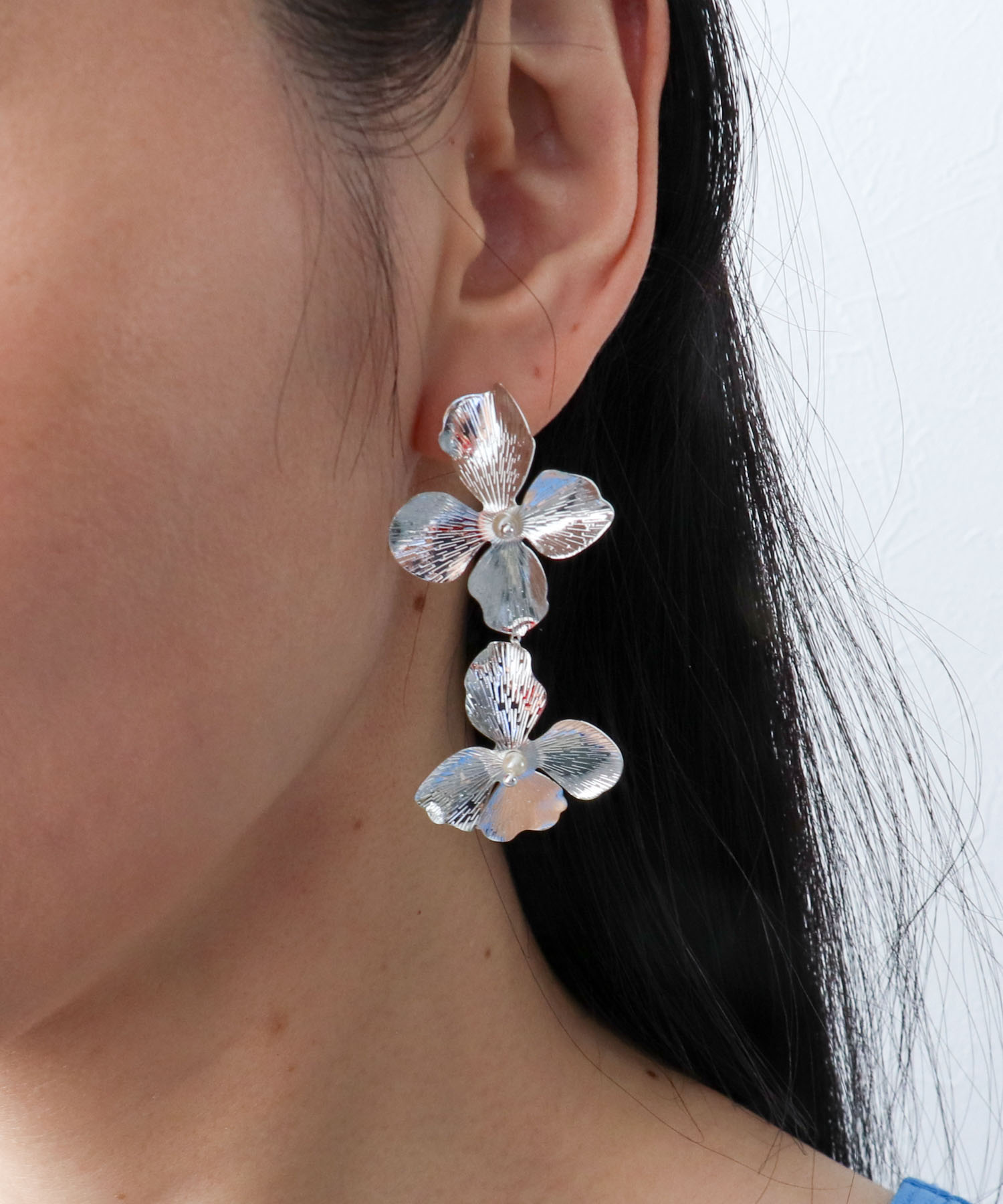 メタルフラワーピアス