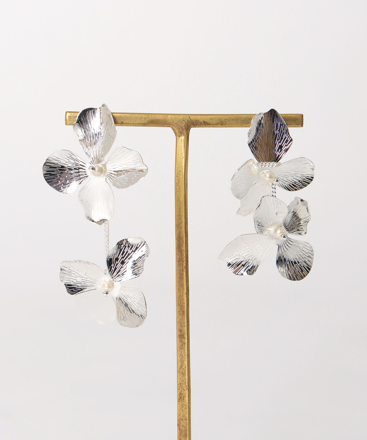 メタルフラワーピアス