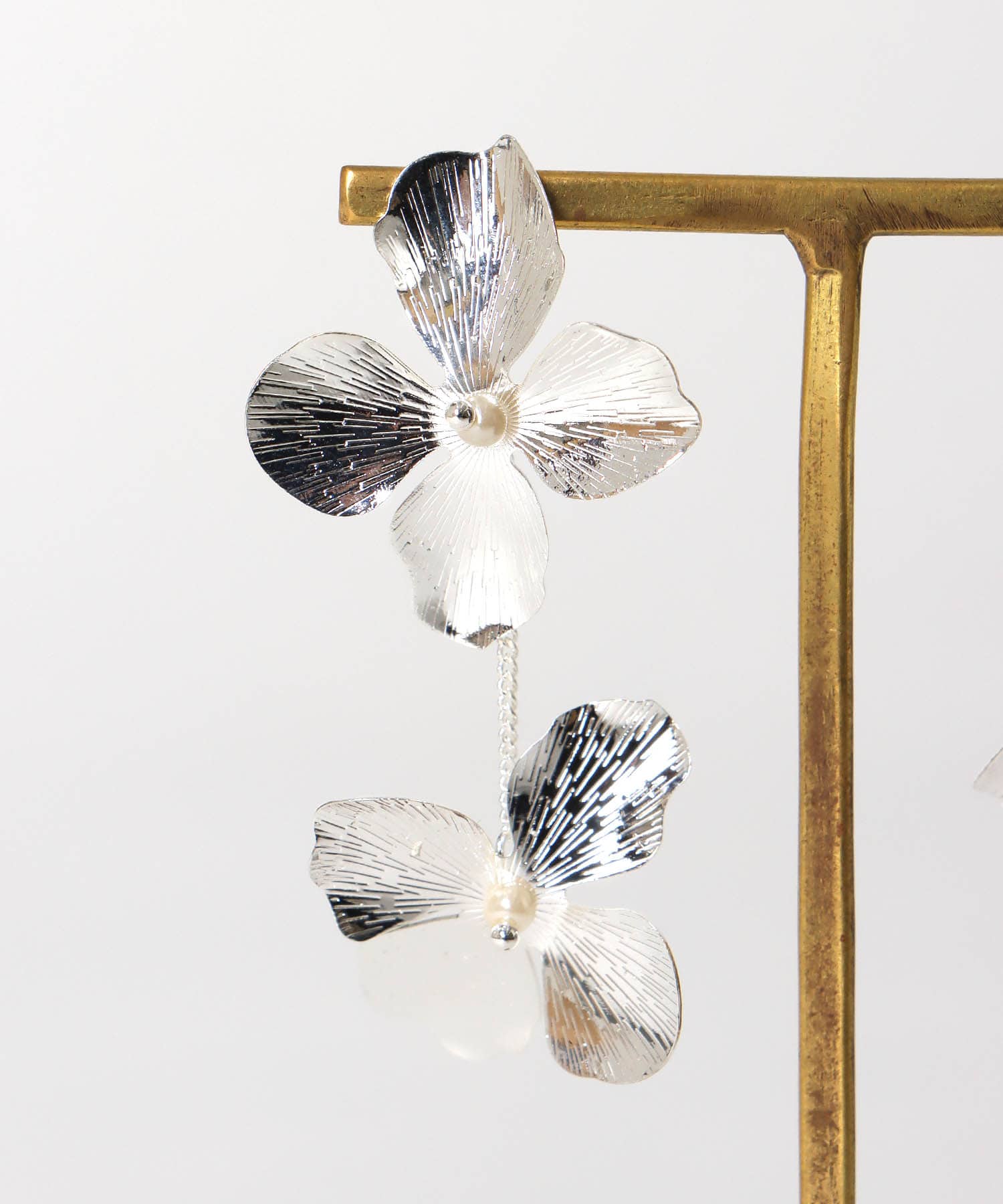 メタルフラワーピアス